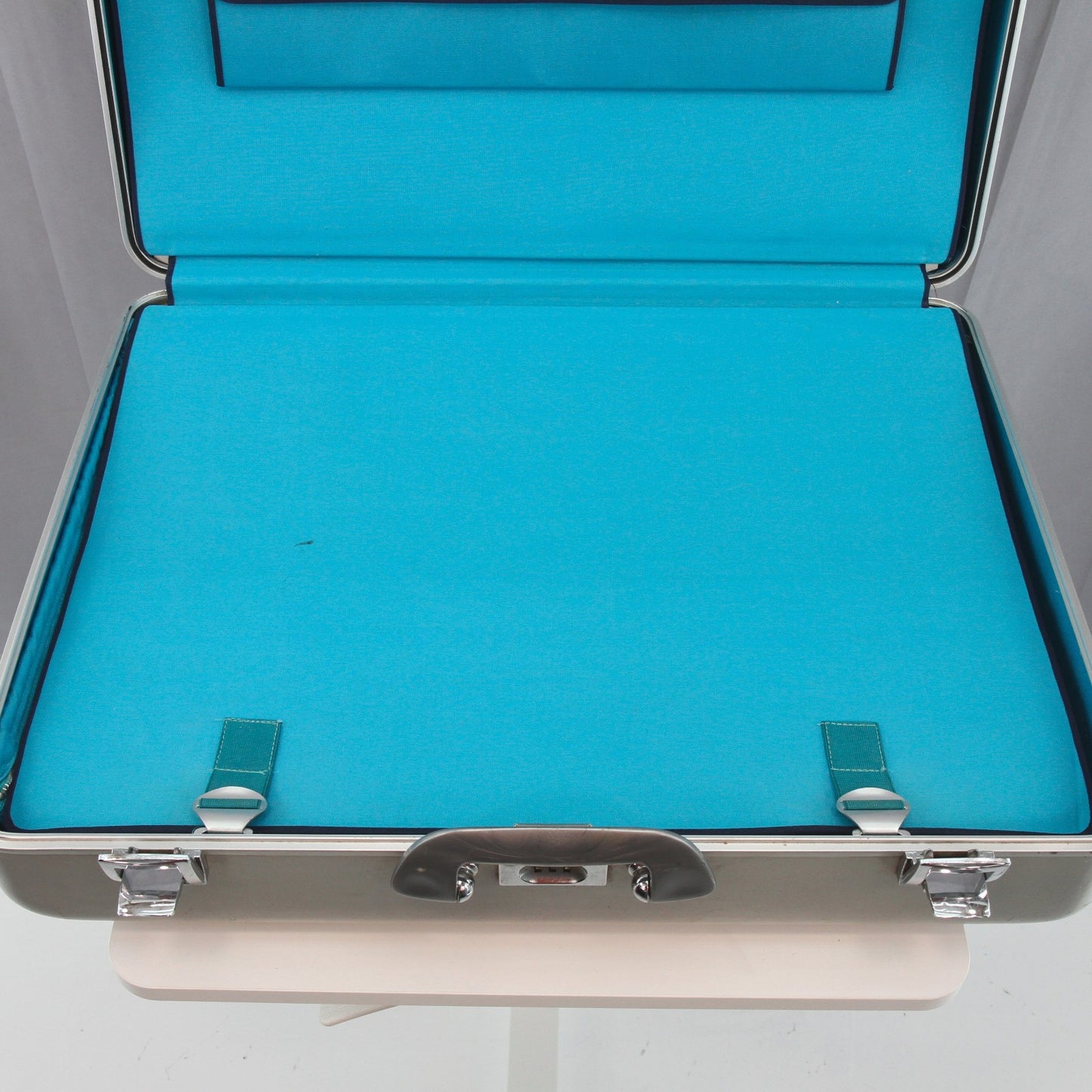 Vintage Zero Halliburton Silver Aluminum Suitcase CLEAN Accessories 24 X 18 X 8
