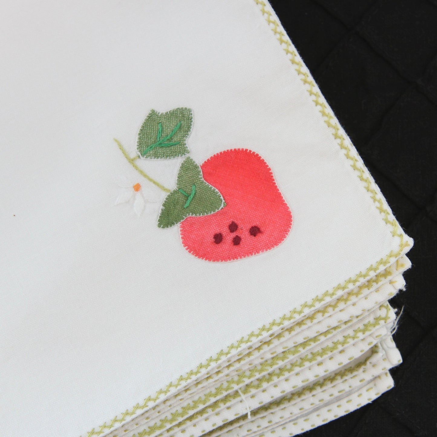 Set 6 Vintage Strawberry Applique Linen Napkins Green Hemmed Edge 15" Square
