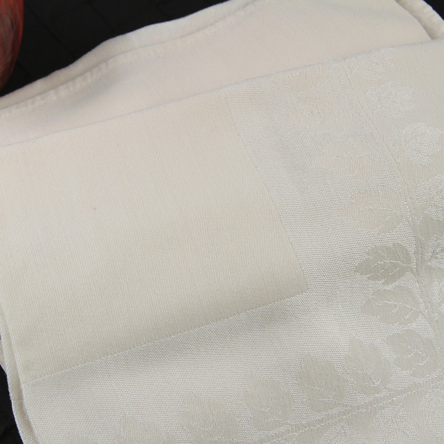 Six Elegant Damask Dinner Napkins Bone w/Leaves Design 18" MCM