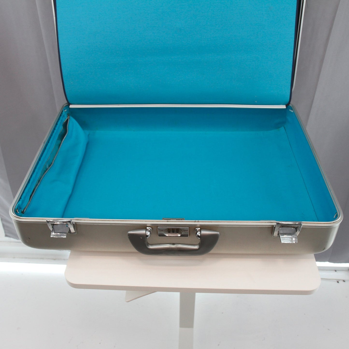 Vintage Zero Halliburton Aluminum Suitcase CLEAN Accessories 24" x 18" x 8"