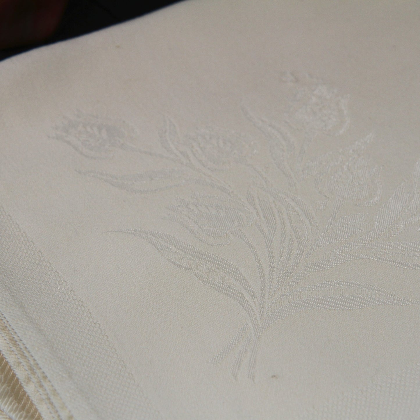 Five Vintage Elegant Damask Dinner Napkins Ivory Tulip Design 17 1/2" X 19"