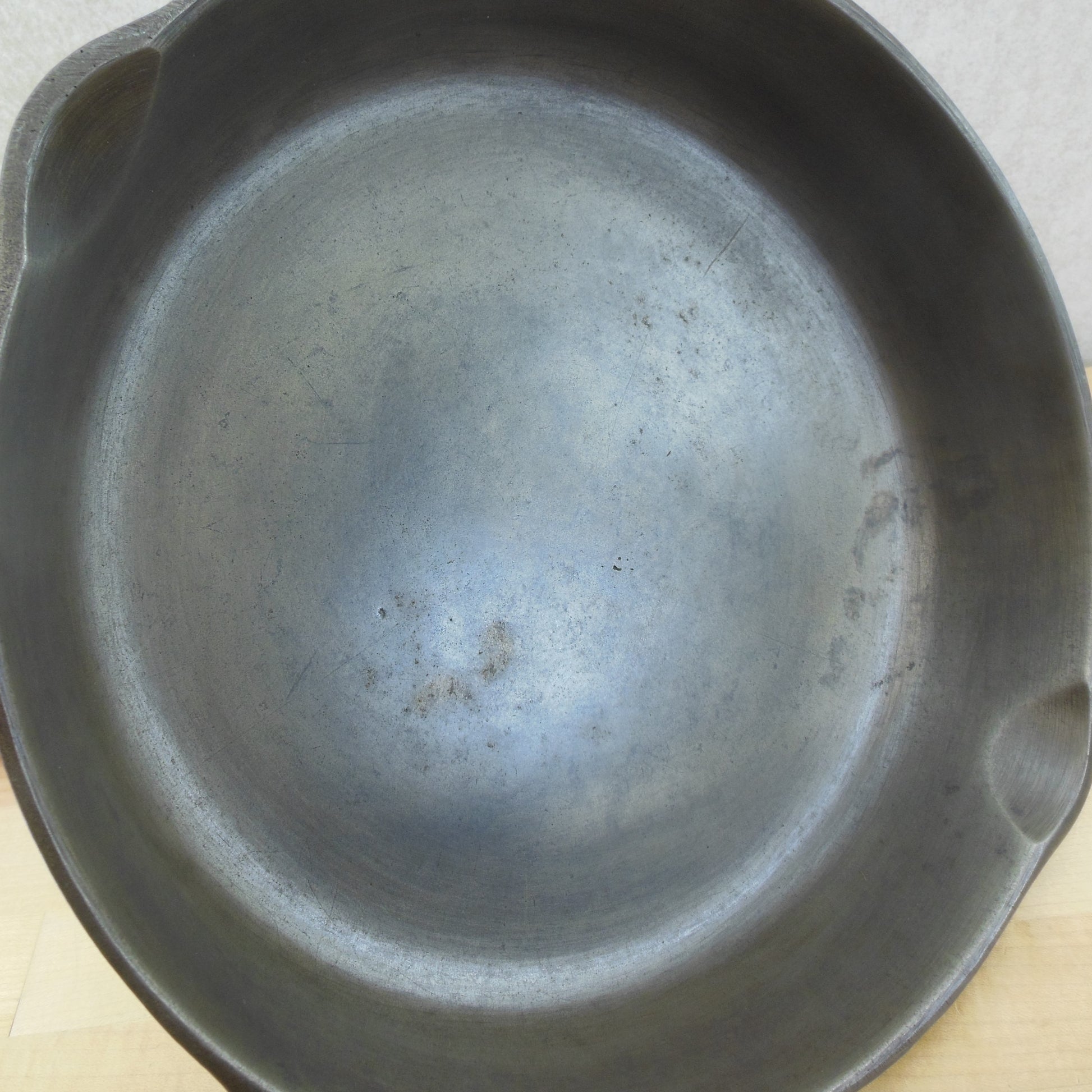 Wagner Ware Unbranded 11-3/4" Cast Iron Skillet #10 used