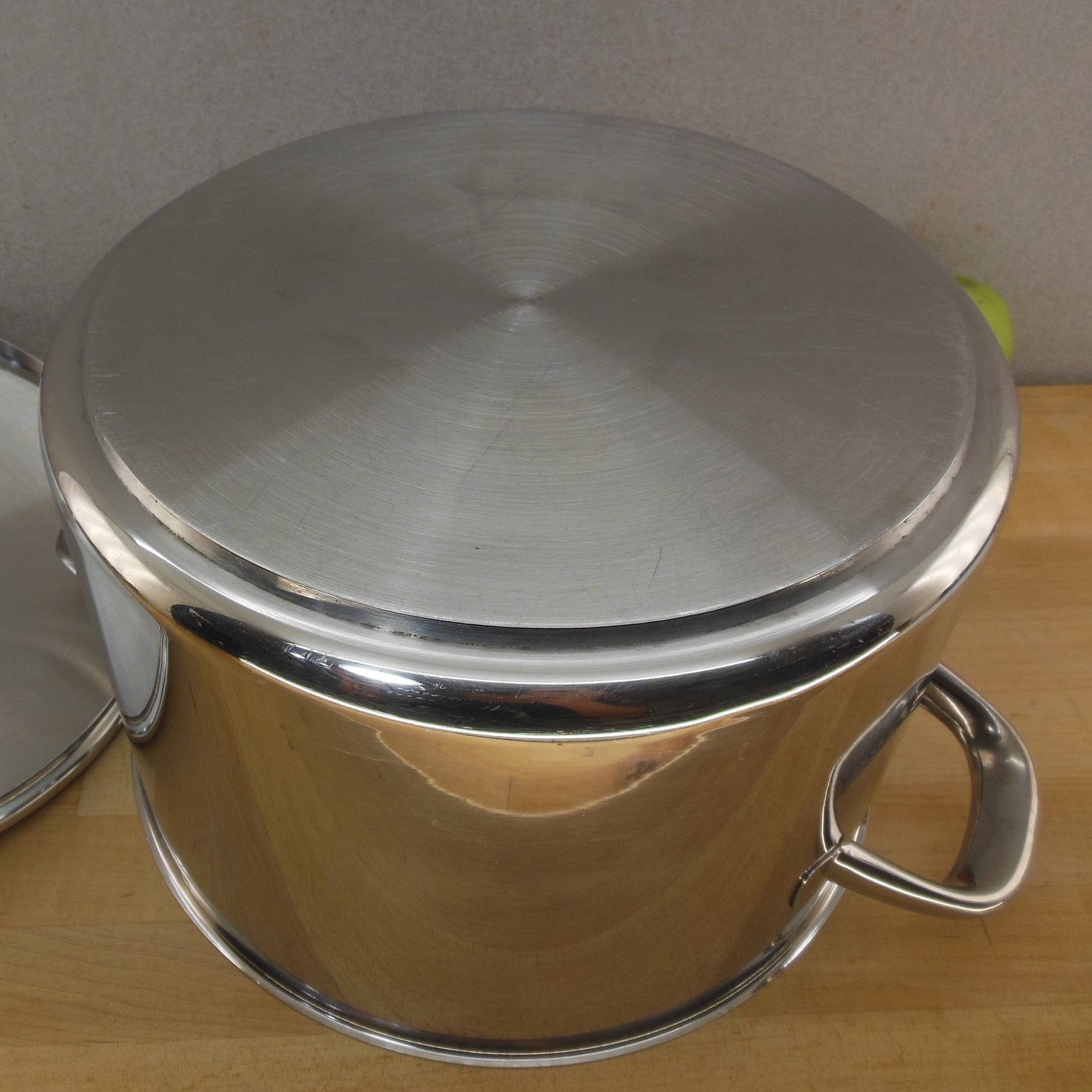 Silampos Portugal Stainless Aluminum Disc Soup Stock Pot 12 Quart Bottom View