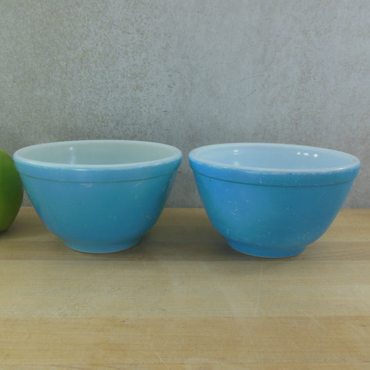 Pyrex Pair Glass Mixing Bowls Solid Primary Blue 1-1/2 Pint 401