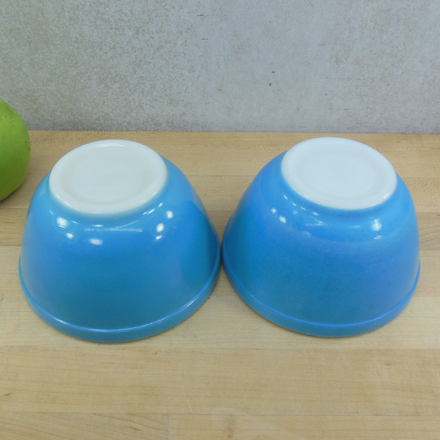 Pyrex Pair Glass Mixing Bowls Solid Primary Blue 1-1/2 Pint 401 Vintage