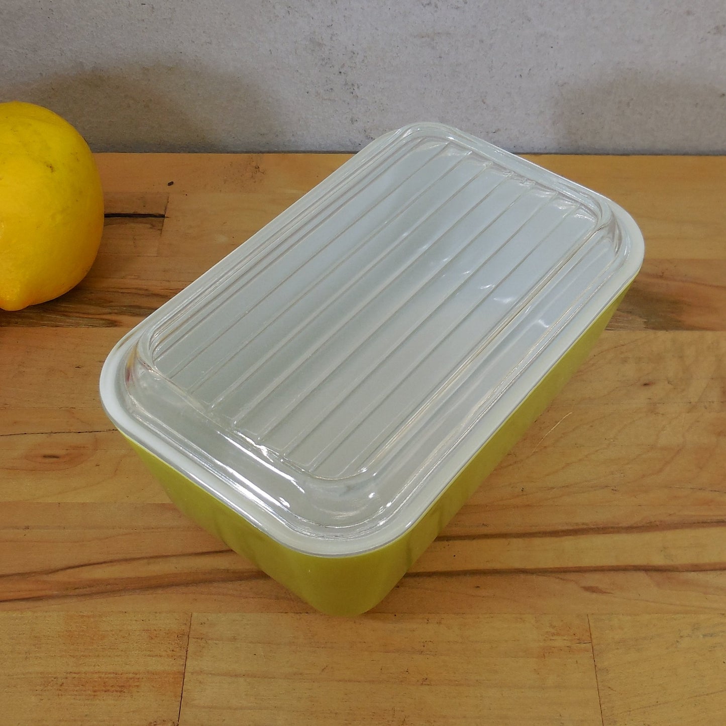 Pyrex Glass USA Medium 1.5 Pint Green Casserole Refrigerator Dish 0502