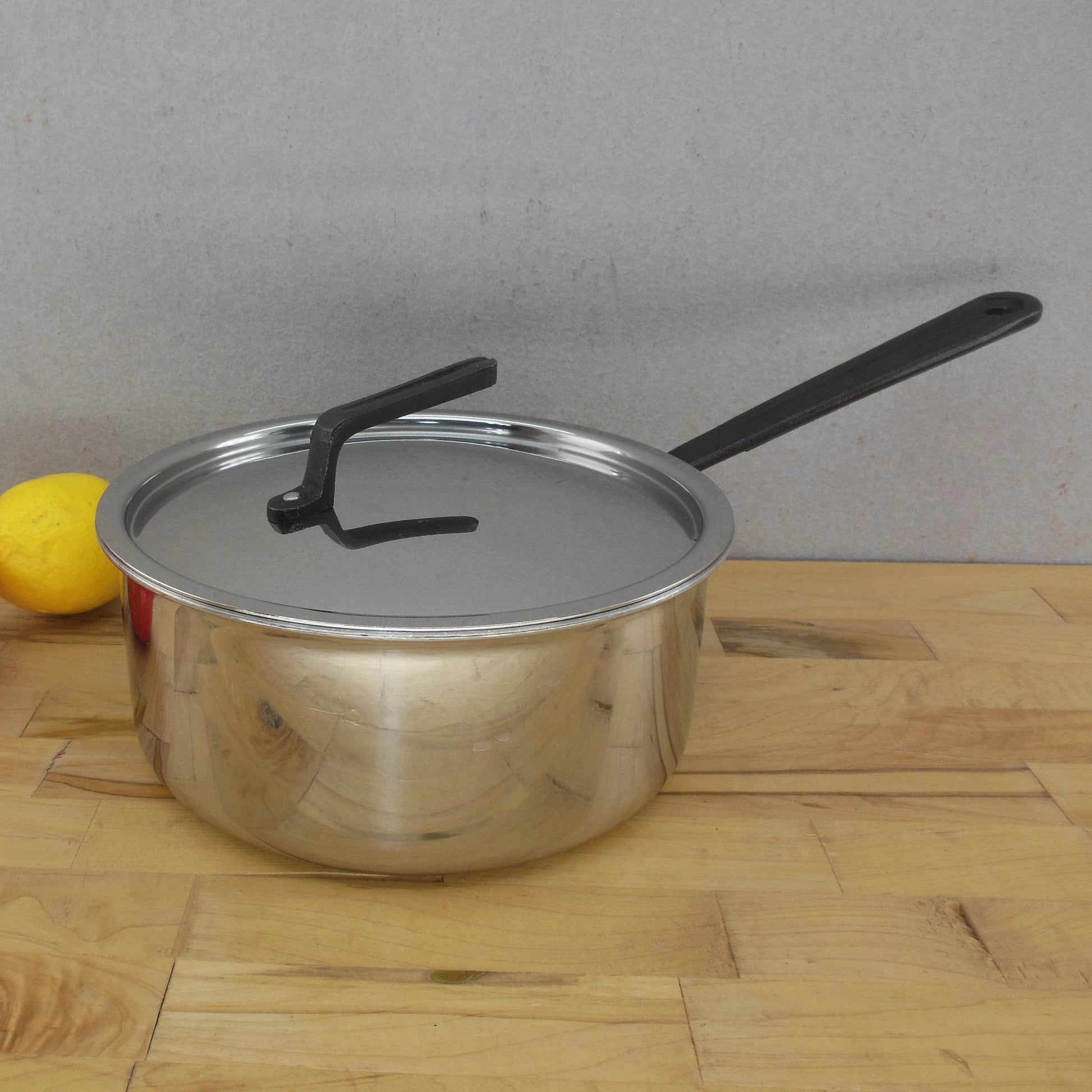 Jenn-Air Mirror Stainless Steel 2.5 Quart Saucepan & Lid