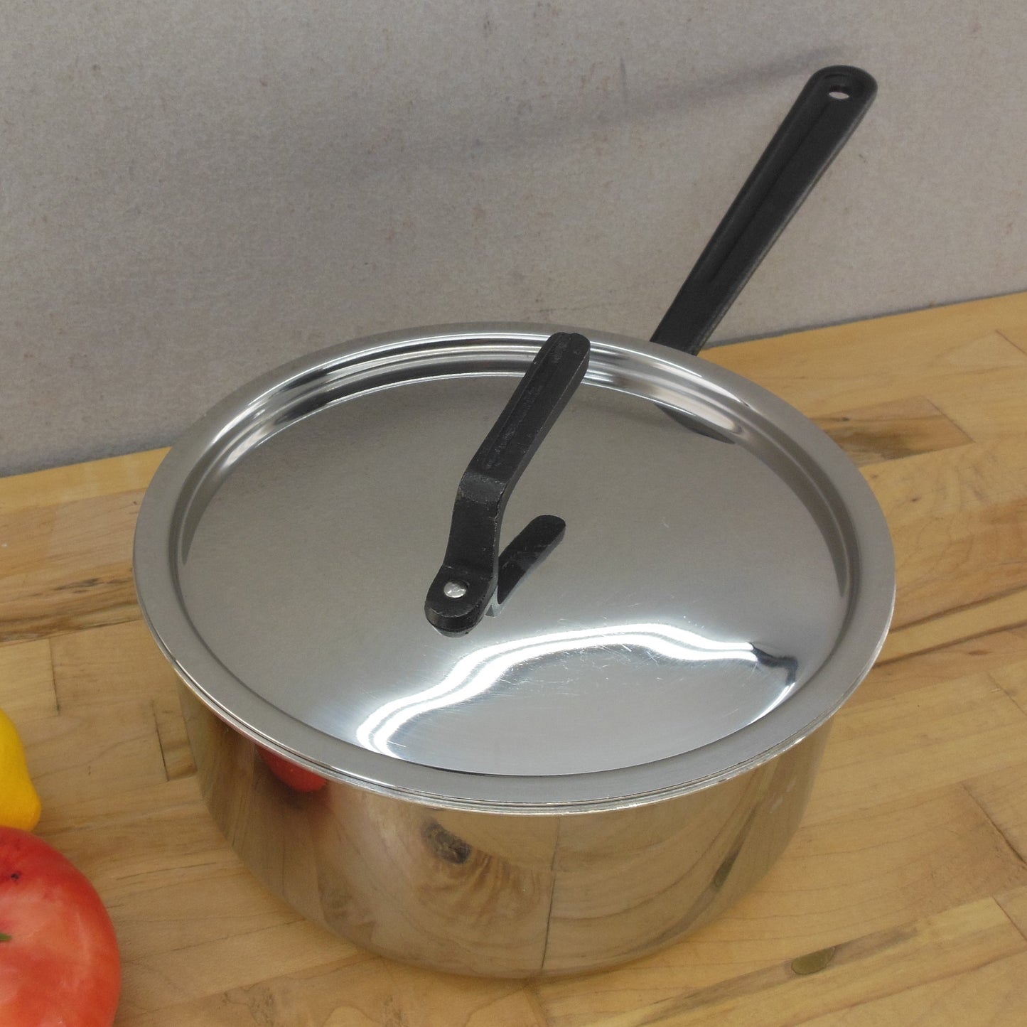 Jenn-Air Mirror Stainless Steel 2.5 Quart Saucepan & Lid Black Handles