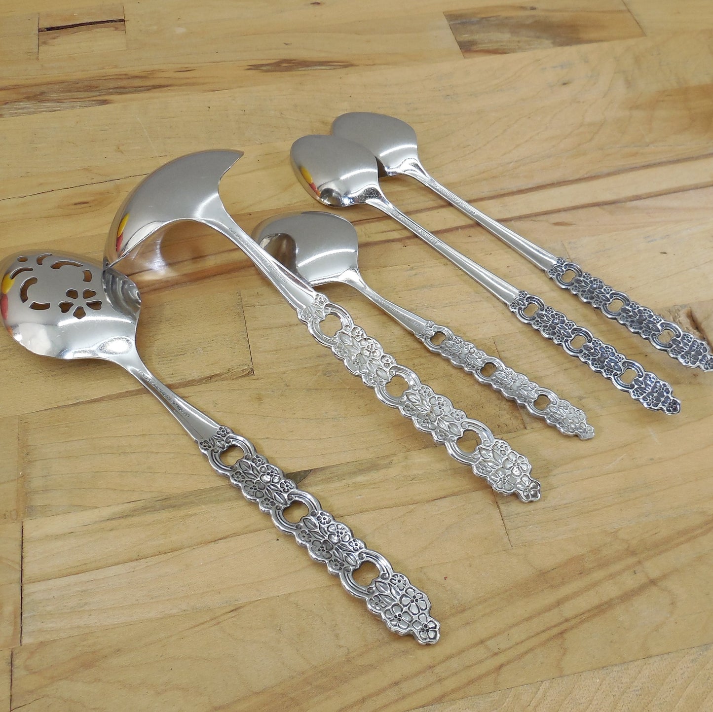 Oneida Community Stainless Viola-Voila 5 Lot Iced Tea Spoons Serving Spoon 
Ladle Sugar