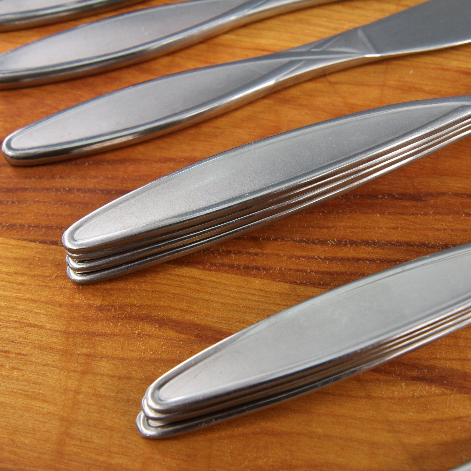 Hampton Signature SS Flatware Pattern 492 Four Place Frosted Handle