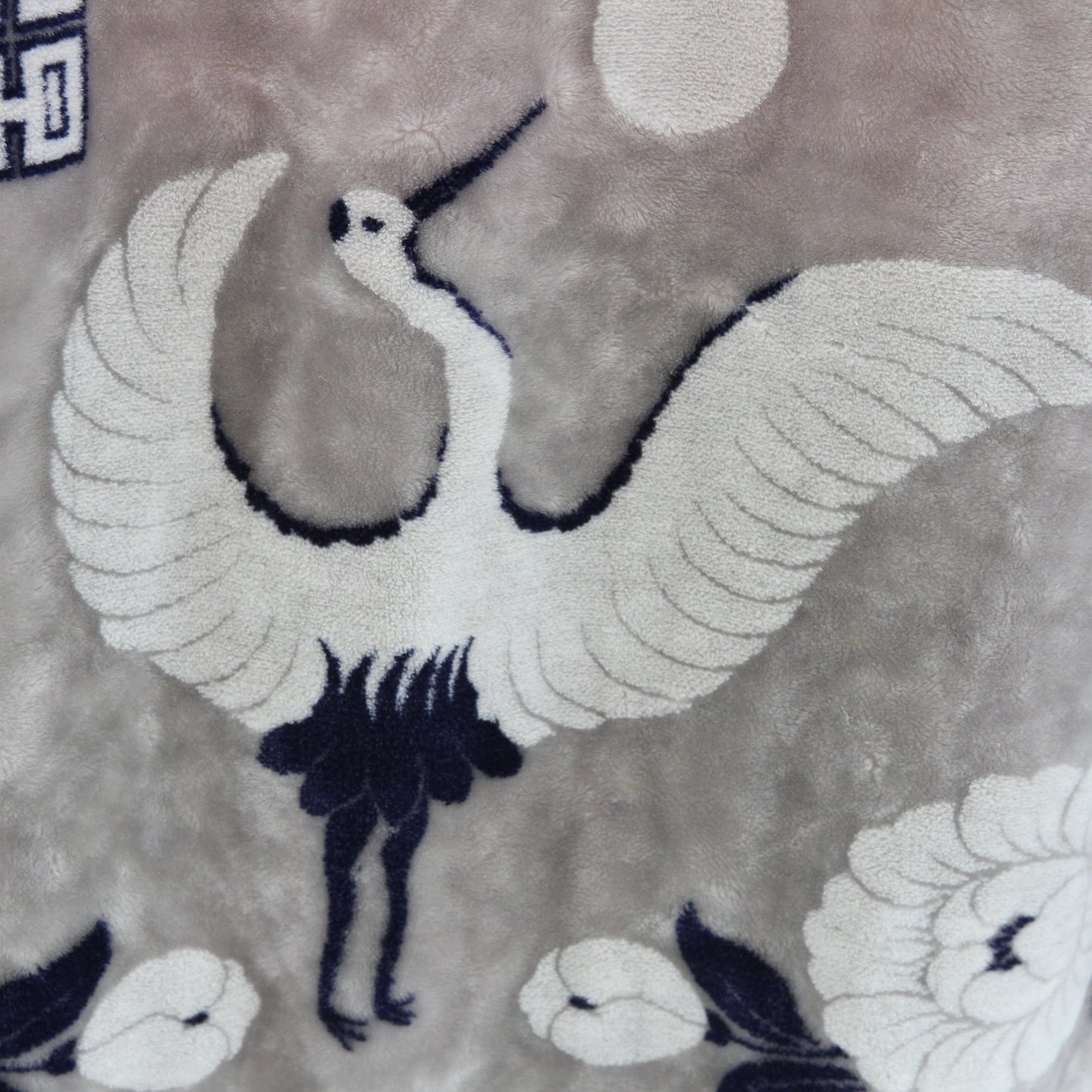 Eagle VIP SuperKing Korea Jeil Mink Blanket Cranes Flowers 66" X 84" 9.4 lbs