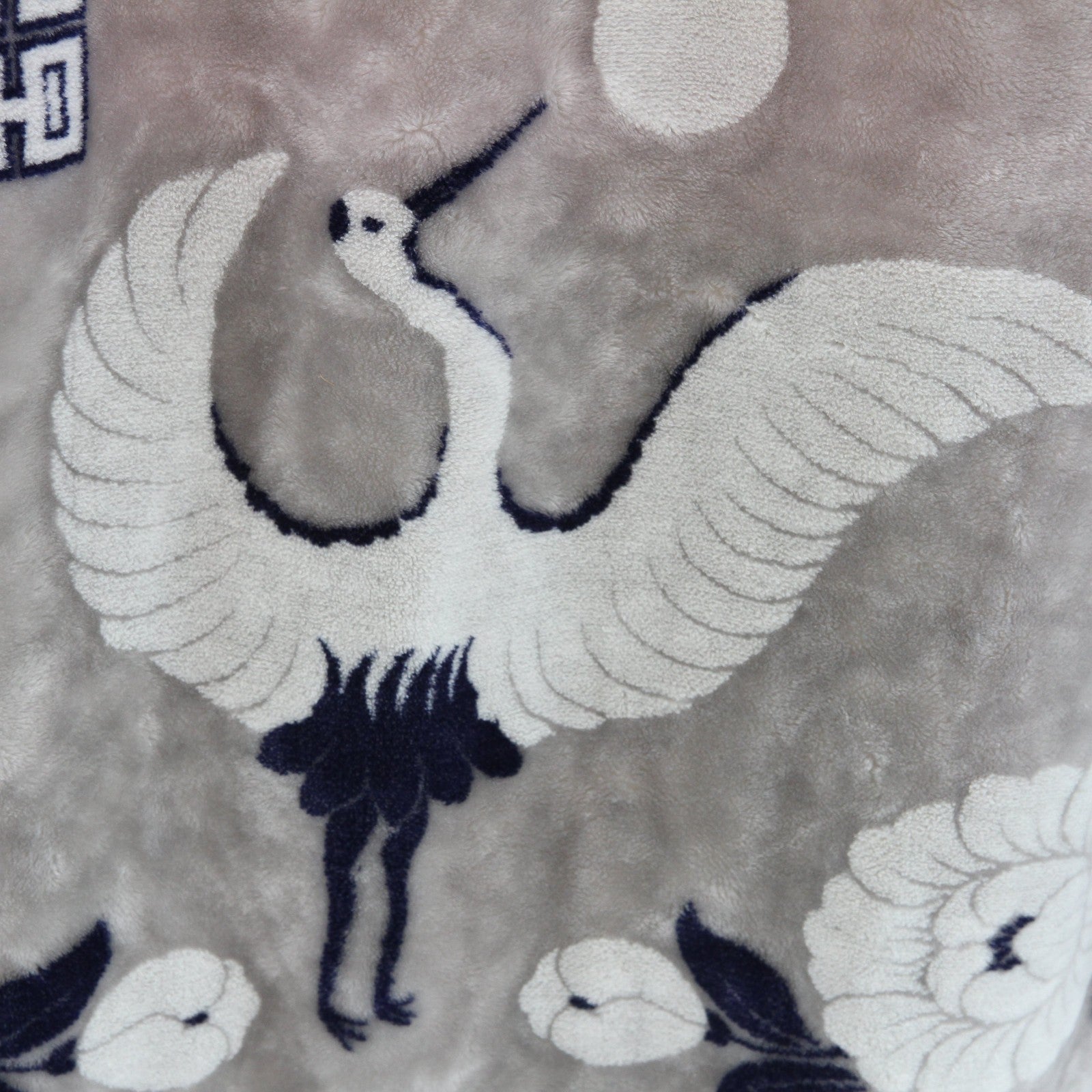 Eagle VIP SuperKing Korea Jeil Mink Blanket Cranes Flowers 66" X 84" 9.4 lbs