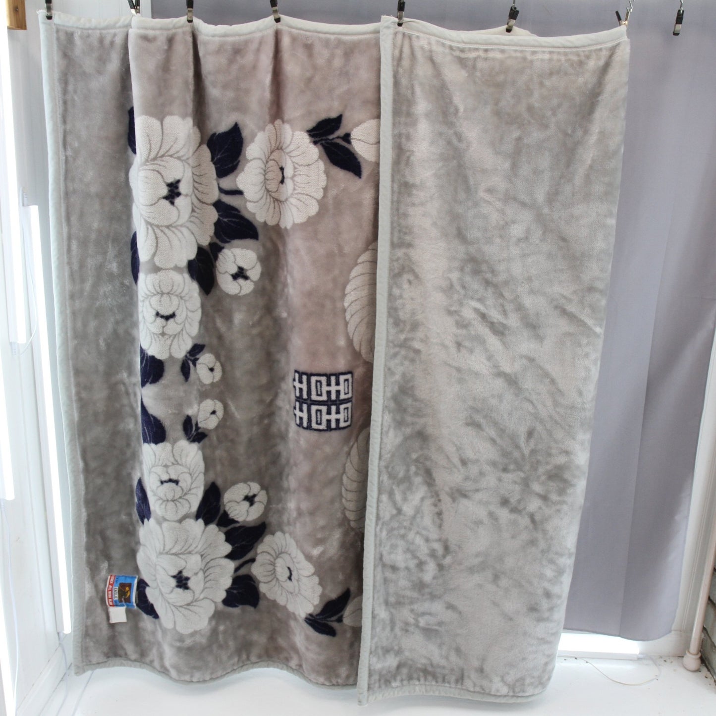 Eagle VIP SuperKing Korea Jeil Mink Blanket Cranes Flowers 66" X 84" 9.4 lbs