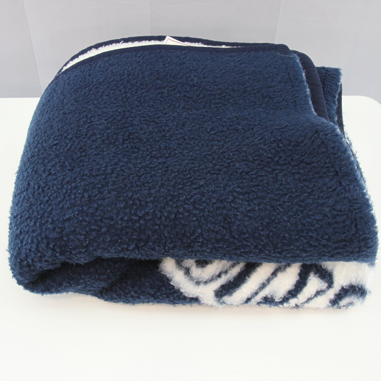 Vintage Biederlack Conneticut Huskies Navy White Blanket Throw 55W X 50L