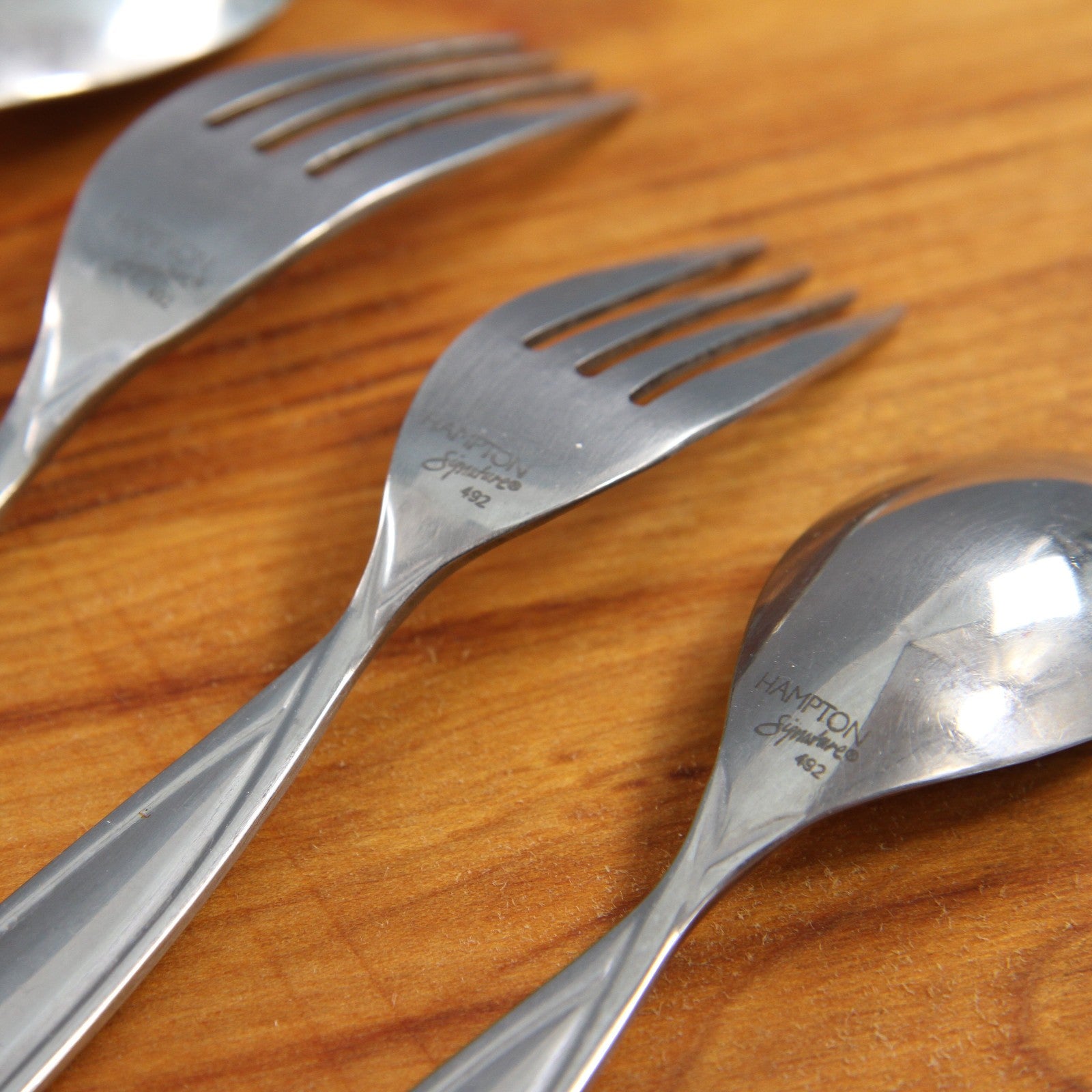 Hampton Signature SS Flatware Pattern 492 Four Place Frosted Handle