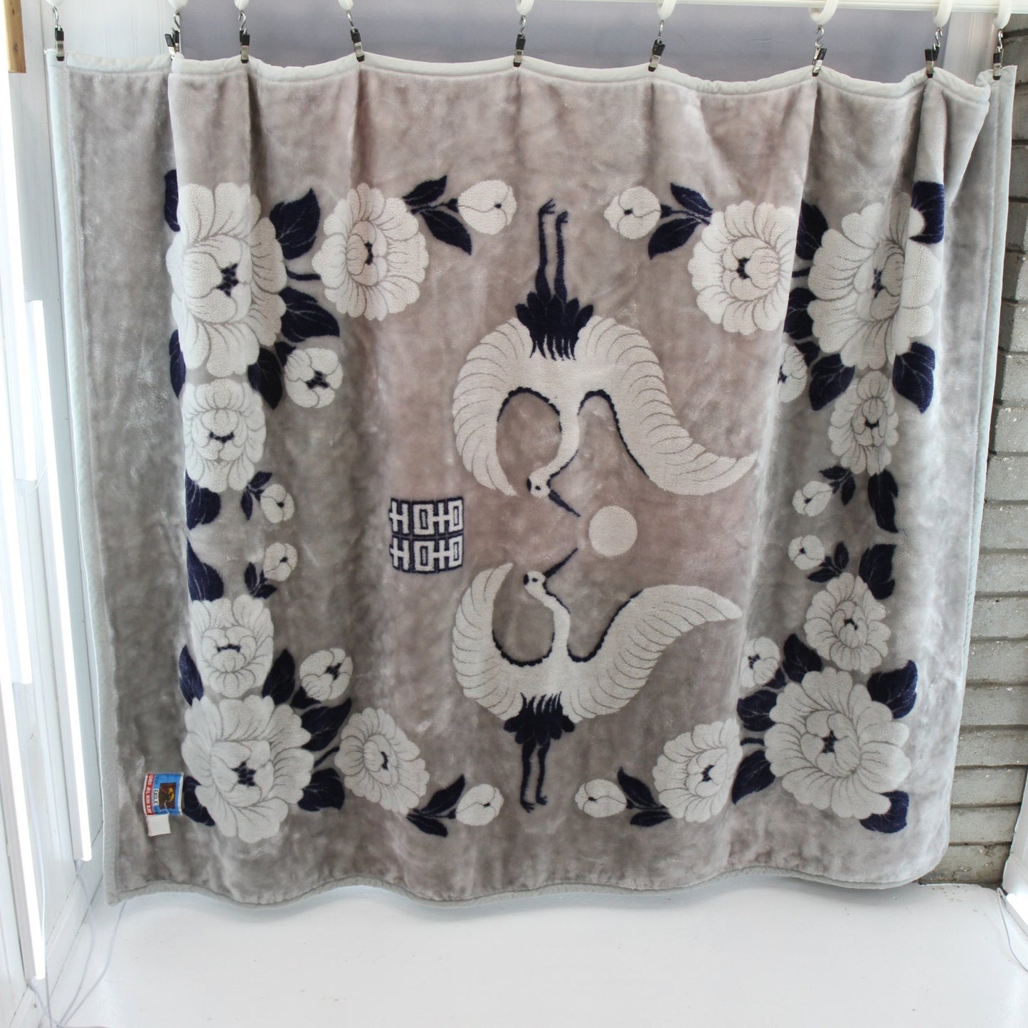 Eagle VIP SuperKing Korea Jeil Mink Blanket Cranes Flowers 66" X 84" 9.4 lbs