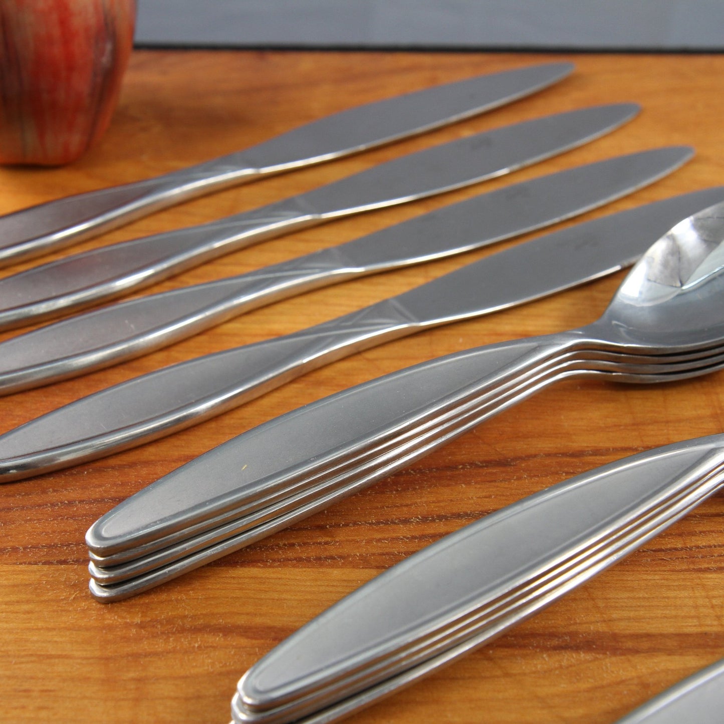 Hampton Signature SS Flatware Pattern 492 Four Place Frosted Handle