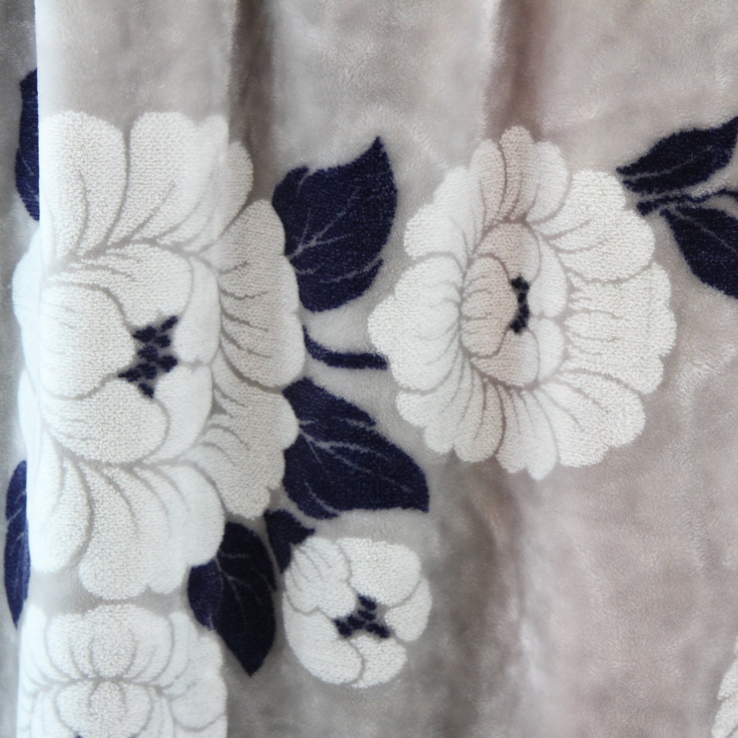 Eagle VIP SuperKing Korea Jeil Mink Blanket Cranes Flowers 66" X 84" 9.4 lbs