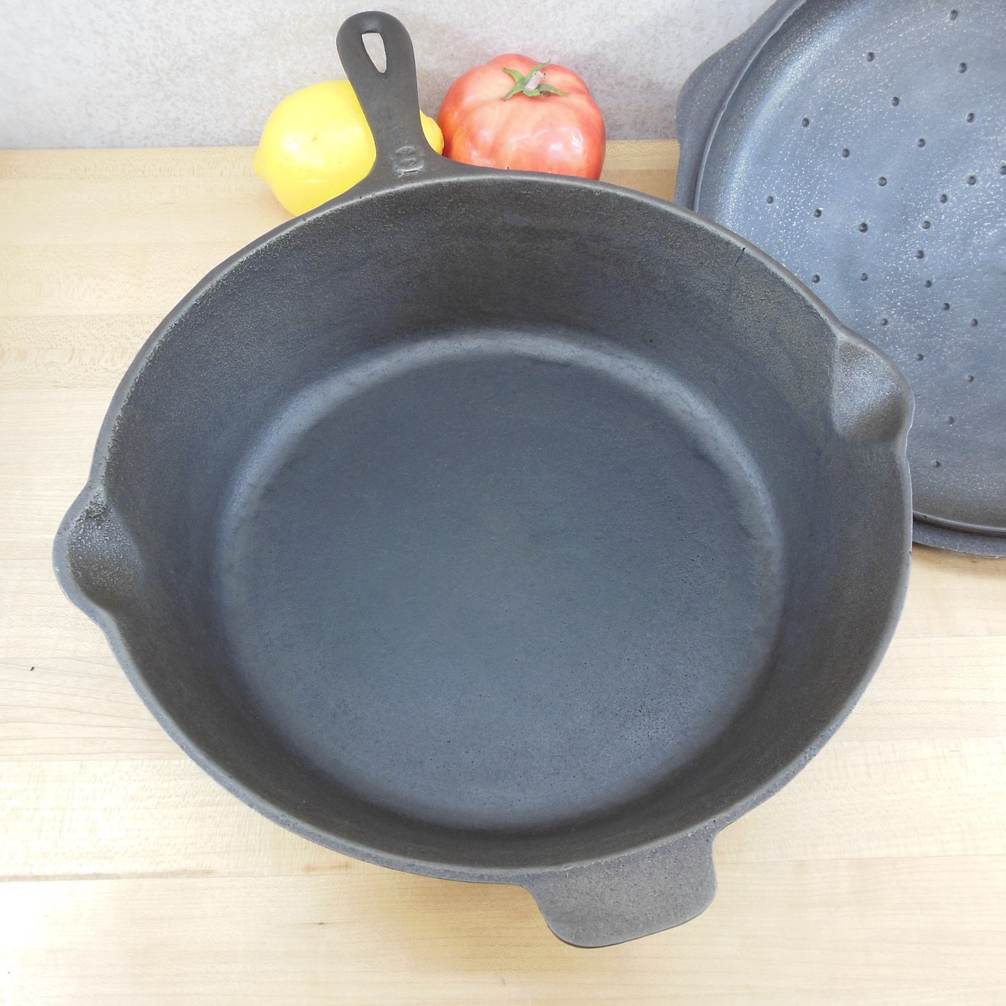 Unmarked Maker Cast Iron Deep Skillet & Lid Raised 8 Chicken Fryer