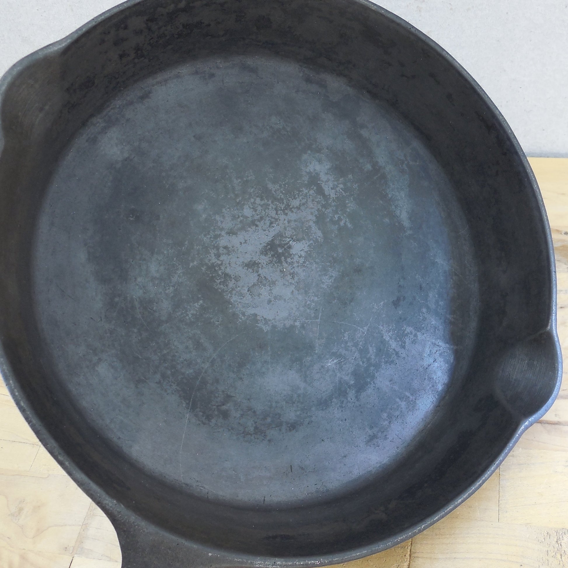 Lodge USA #8 Cast Iron Skillet 3 Notch Heat Ring Not Restored Interior