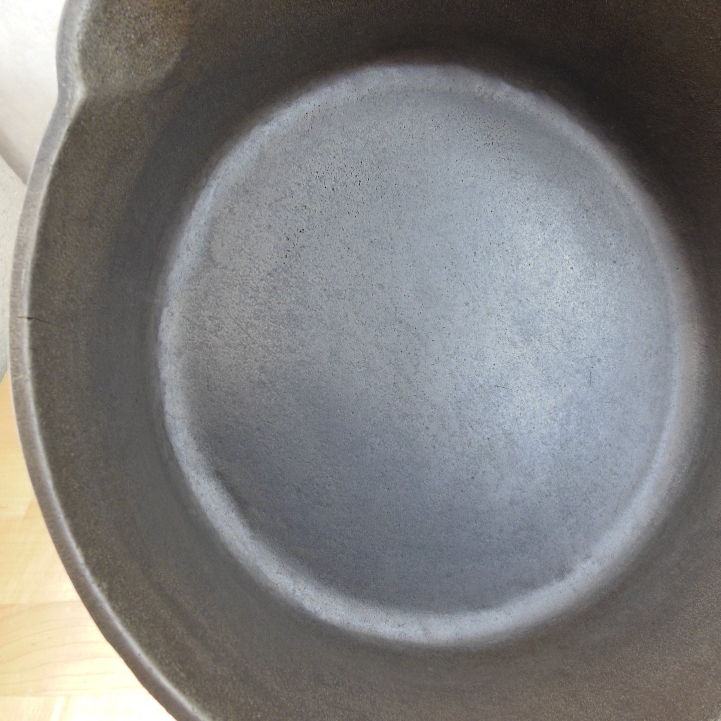 Unmarked Maker Cast Iron Deep Skillet & Lid Raised 8 interior