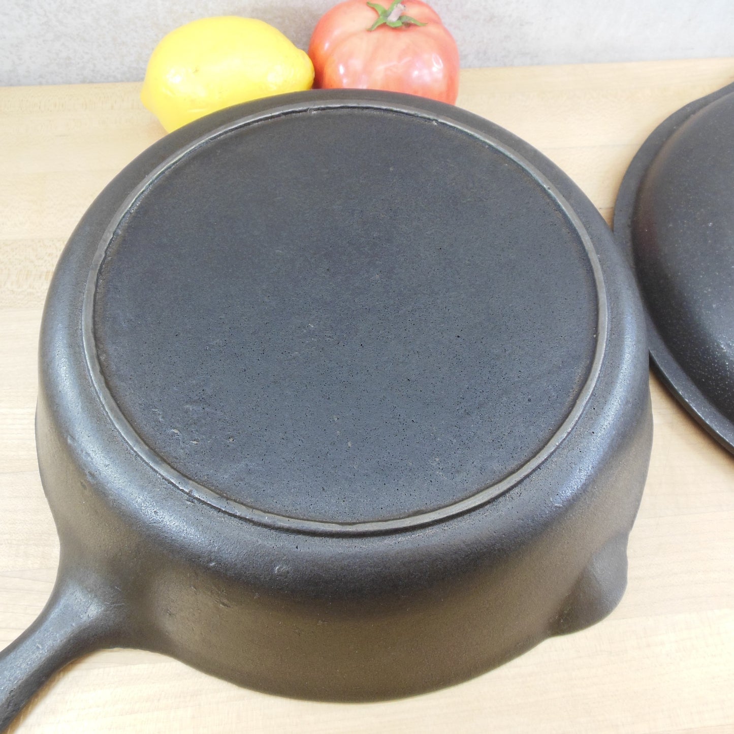 Unmarked Maker Cast Iron Deep Skillet & Lid Raised 8 Heat Ring