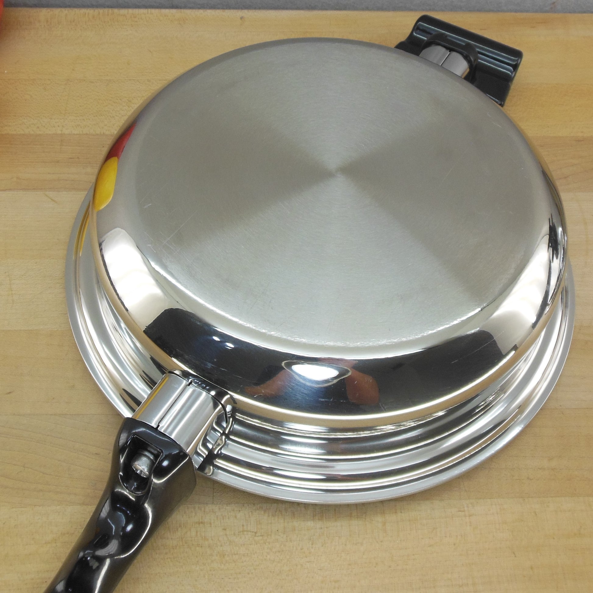 Kitchen Craft Americraft 10" Stainless Gourmet Skillet & Lid Bottom