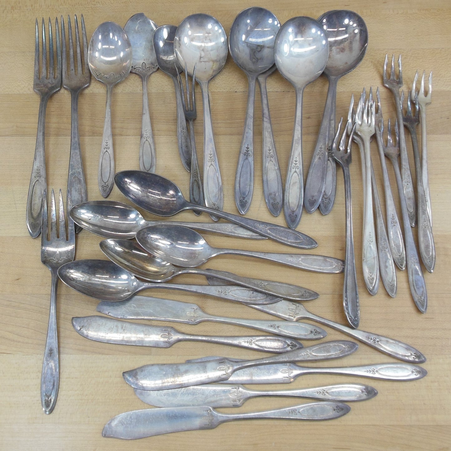 Oneida Community Adam Silverplate Silverware Lot - 34 Pieces