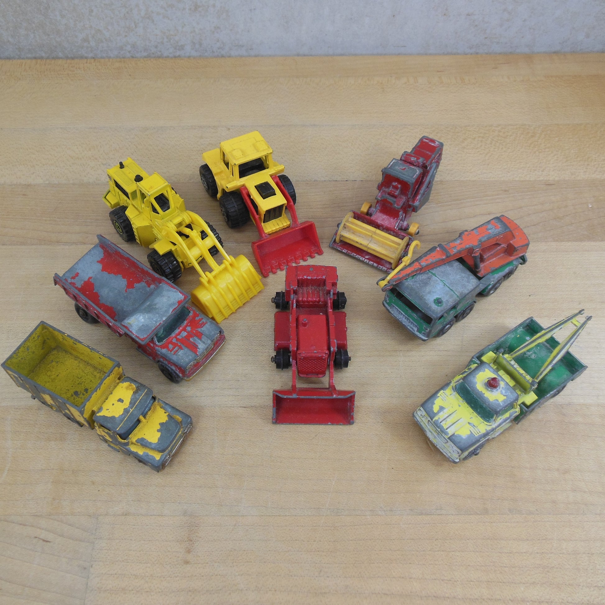 Diecast Toy 8 Lot Construction Vehicles - Matchbox Lesney Hot Wheels