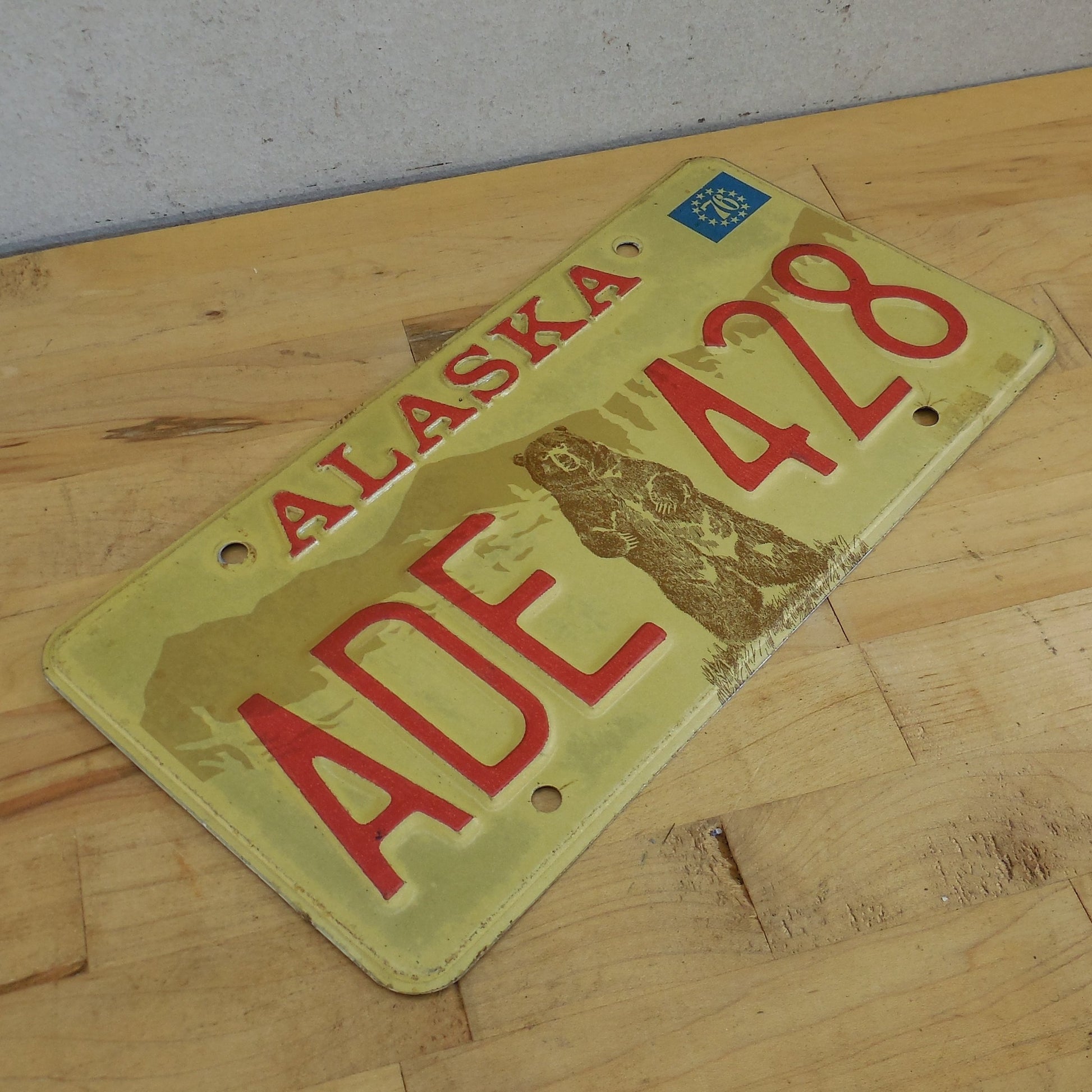 Alaska 1976 License Plate Tag - Bear Bicentennial ADE-428