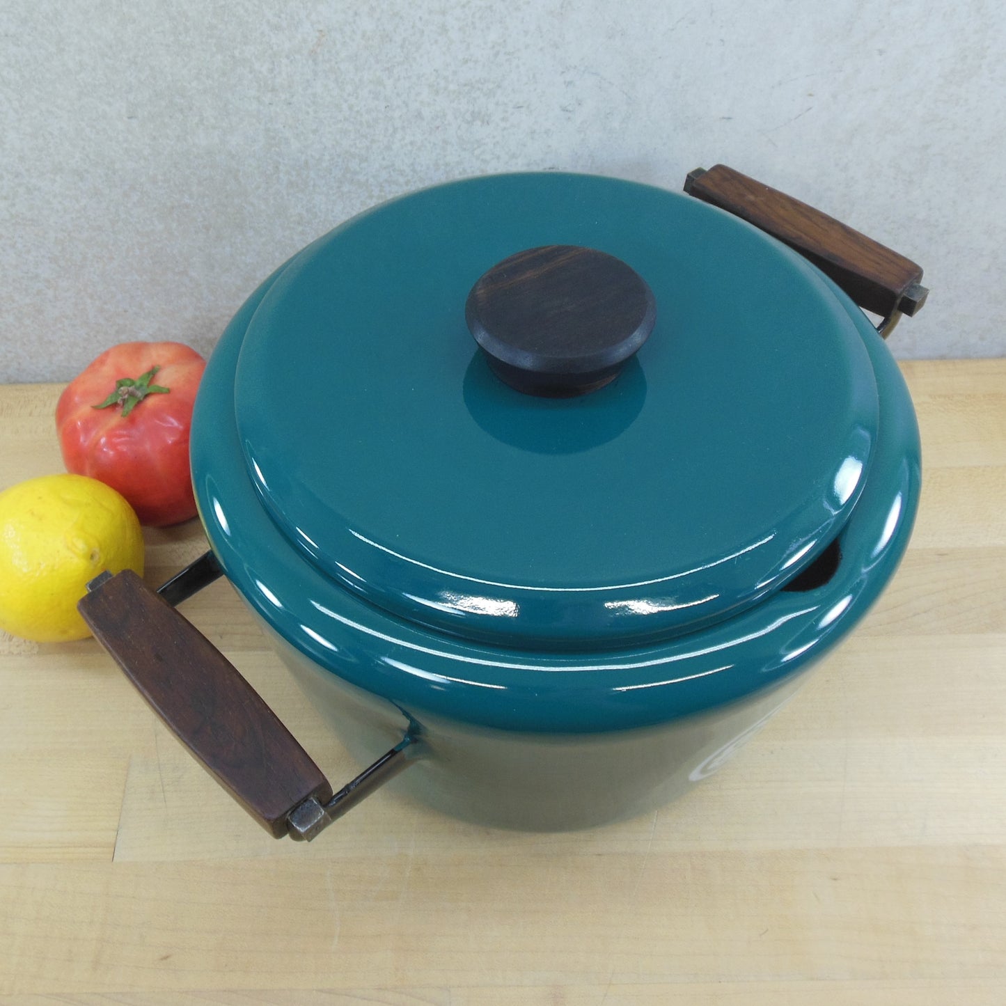 Unbranded Teal Green Enamelware 4 Quart Soup Pot Tureen Rosewood Handles Knob Vintage