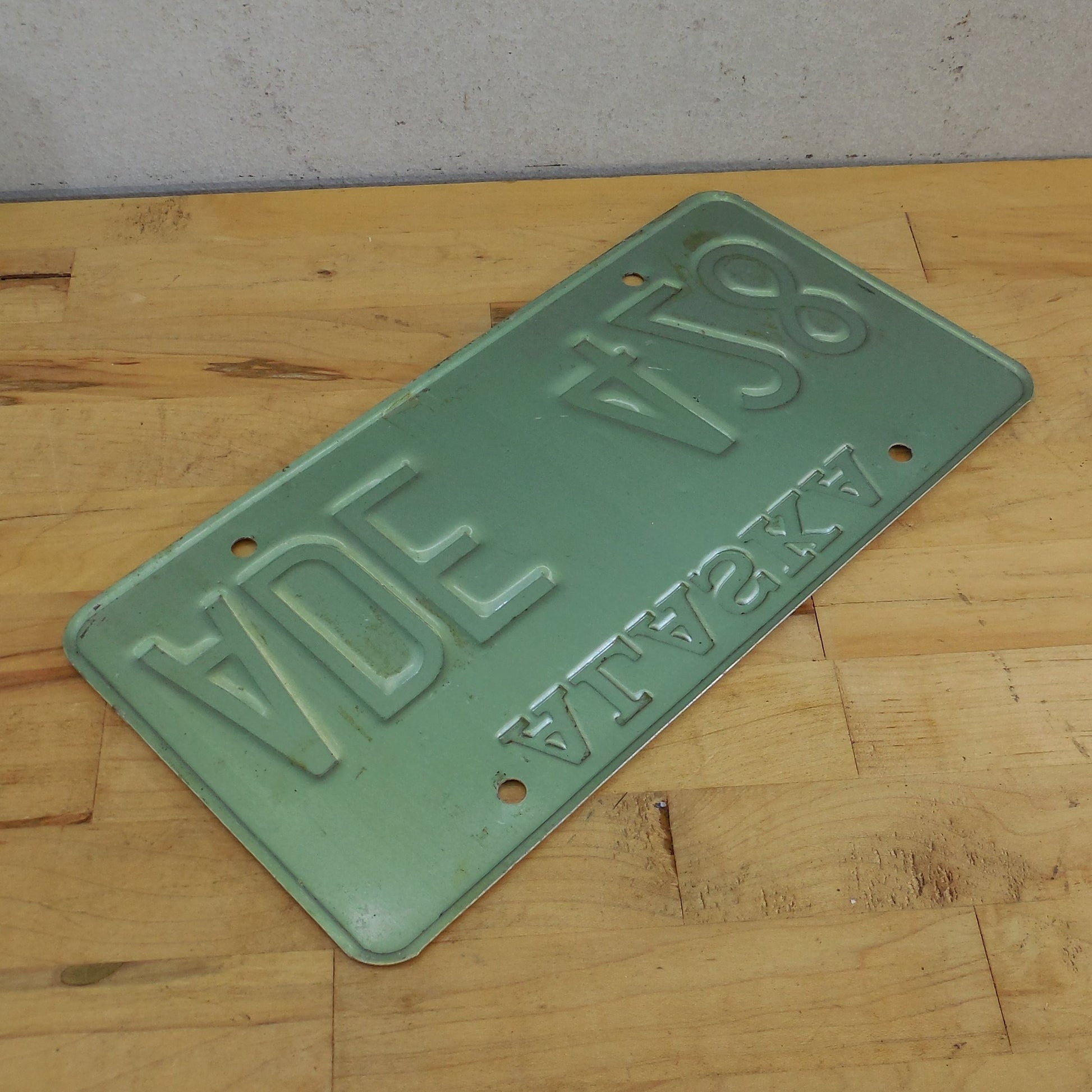 Alaska 1976 License Plate Tag - Bear Bicentennial ADE-428