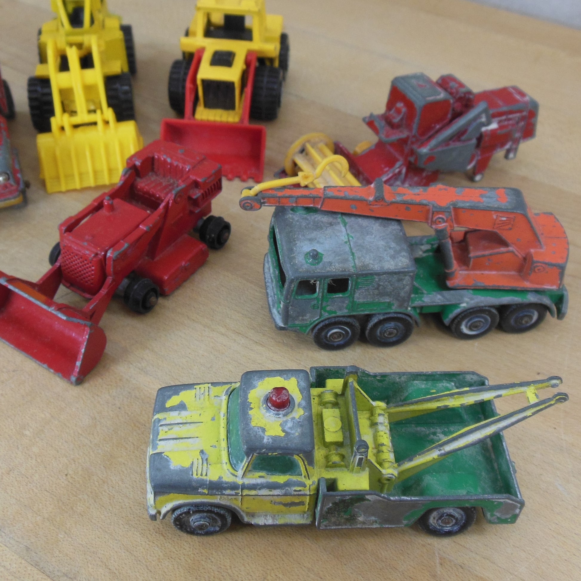 Diecast Toy 8 Lot Construction Vehicles - Matchbox Lesley Hot Wheels Loader Wrecker Combine Dozer