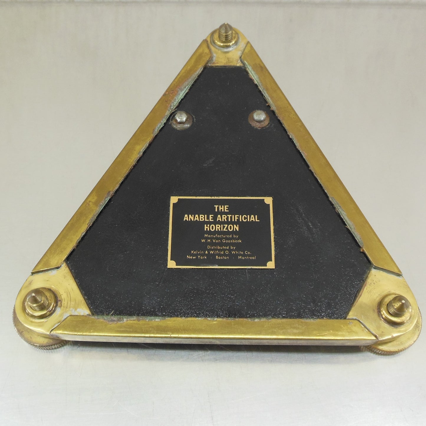 Kelvin & Wilfrid O. White Co. Gaasbeek The Anable Artificial Horizon Nautical Navigation triangular