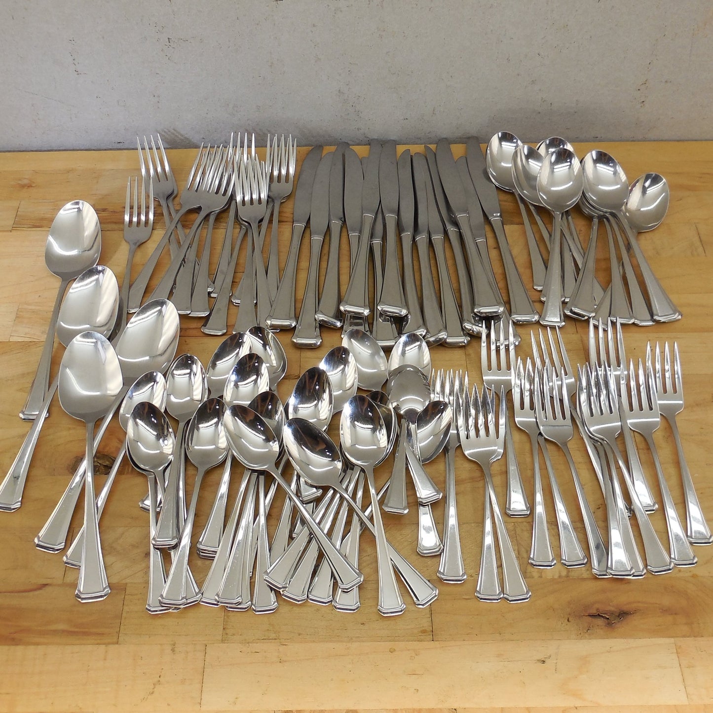 Oneida SSS Stainless Flatware Set 94 Pieces Aberdeen Maestro Etc.