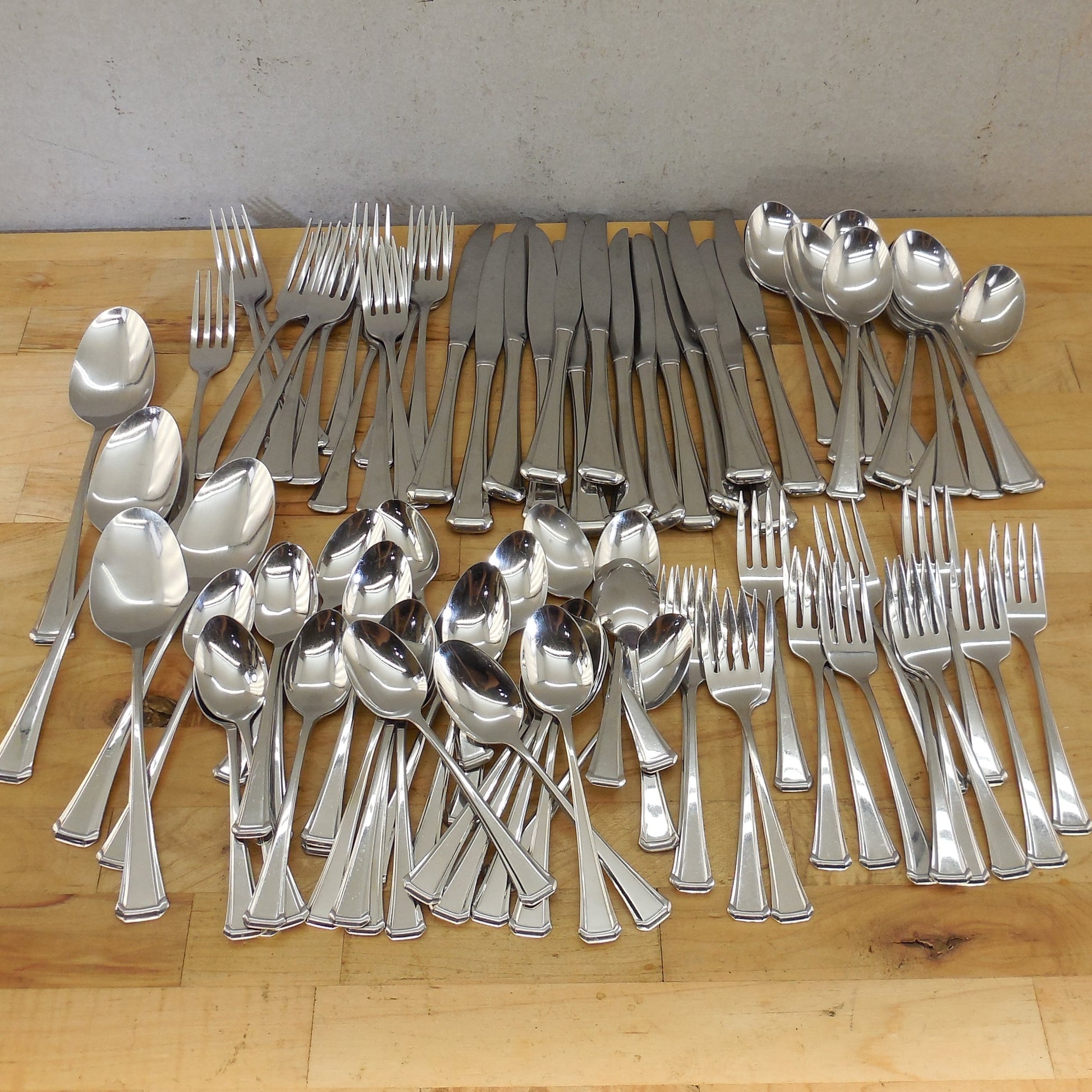 Oneida SSS Stainless Flatware Set 94 Pieces Aberdeen Maestro Etc.