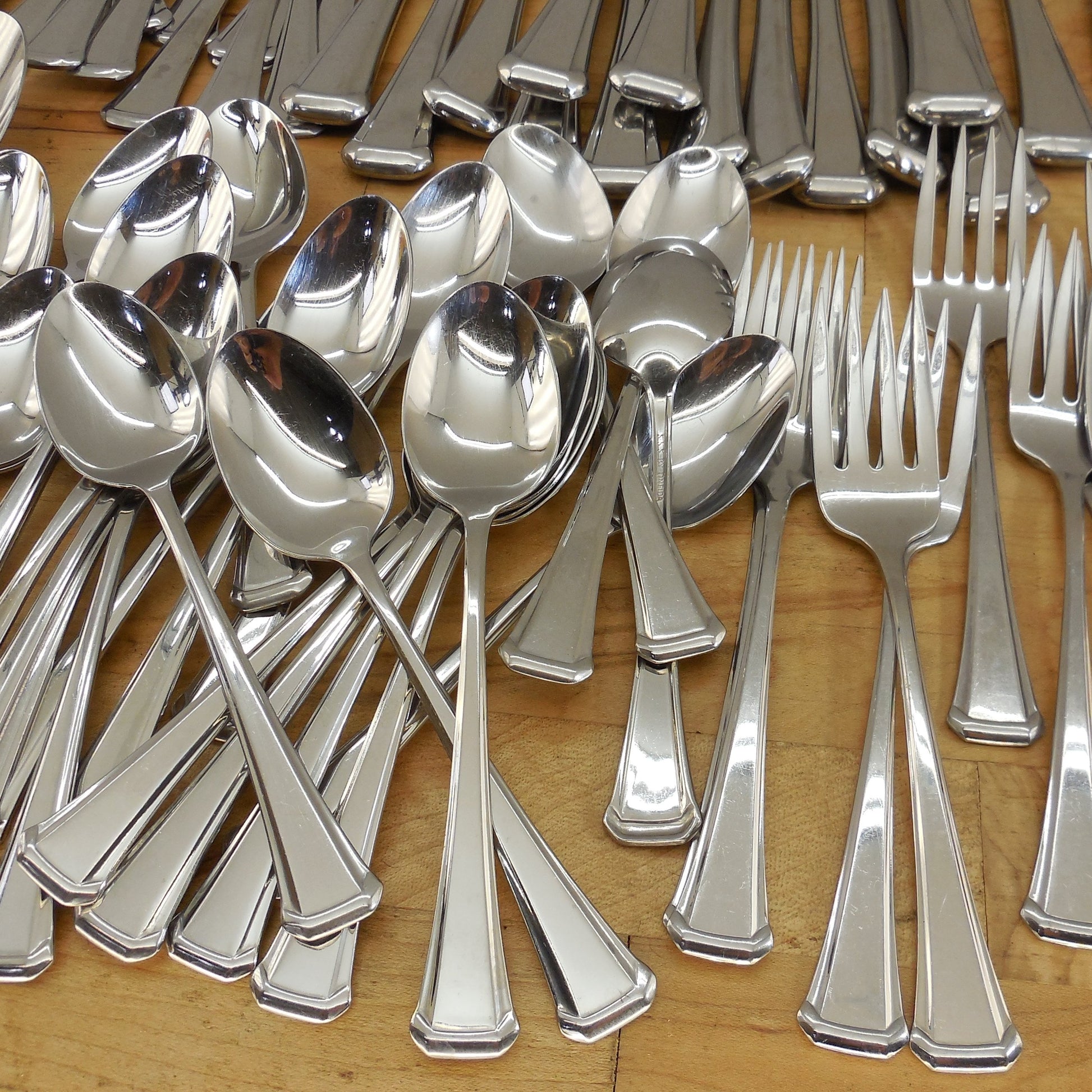 Oneida SSS Stainless Flatware Set 94 Pieces Aberdeen Maestro Etc. fork