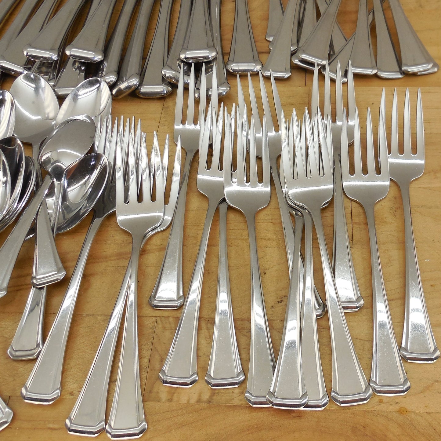 Oneida SSS Stainless Flatware Set 94 Pieces Aberdeen Maestro Etc.