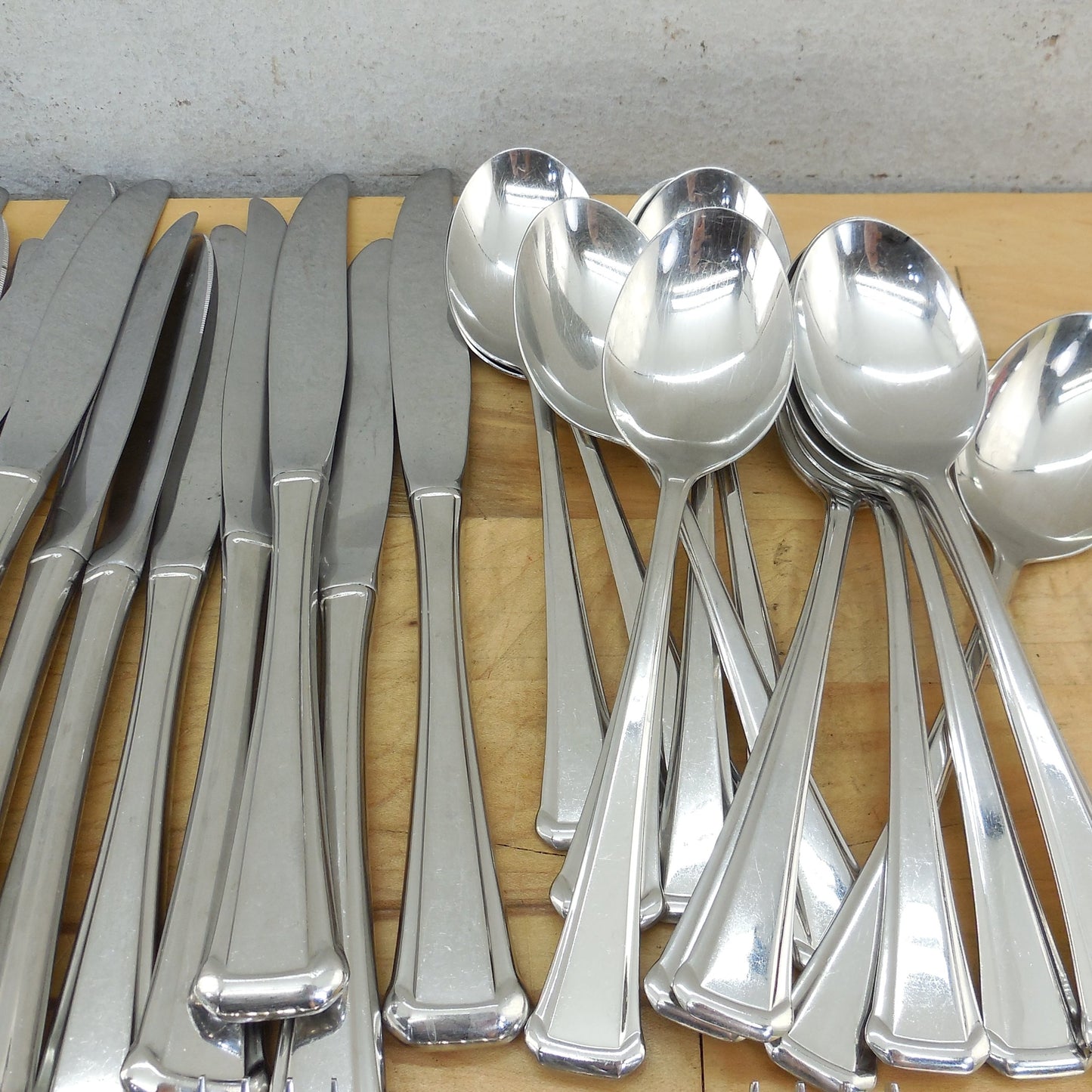 Oneida SSS Stainless Flatware Set 94 Pieces Aberdeen Maestro Etc.