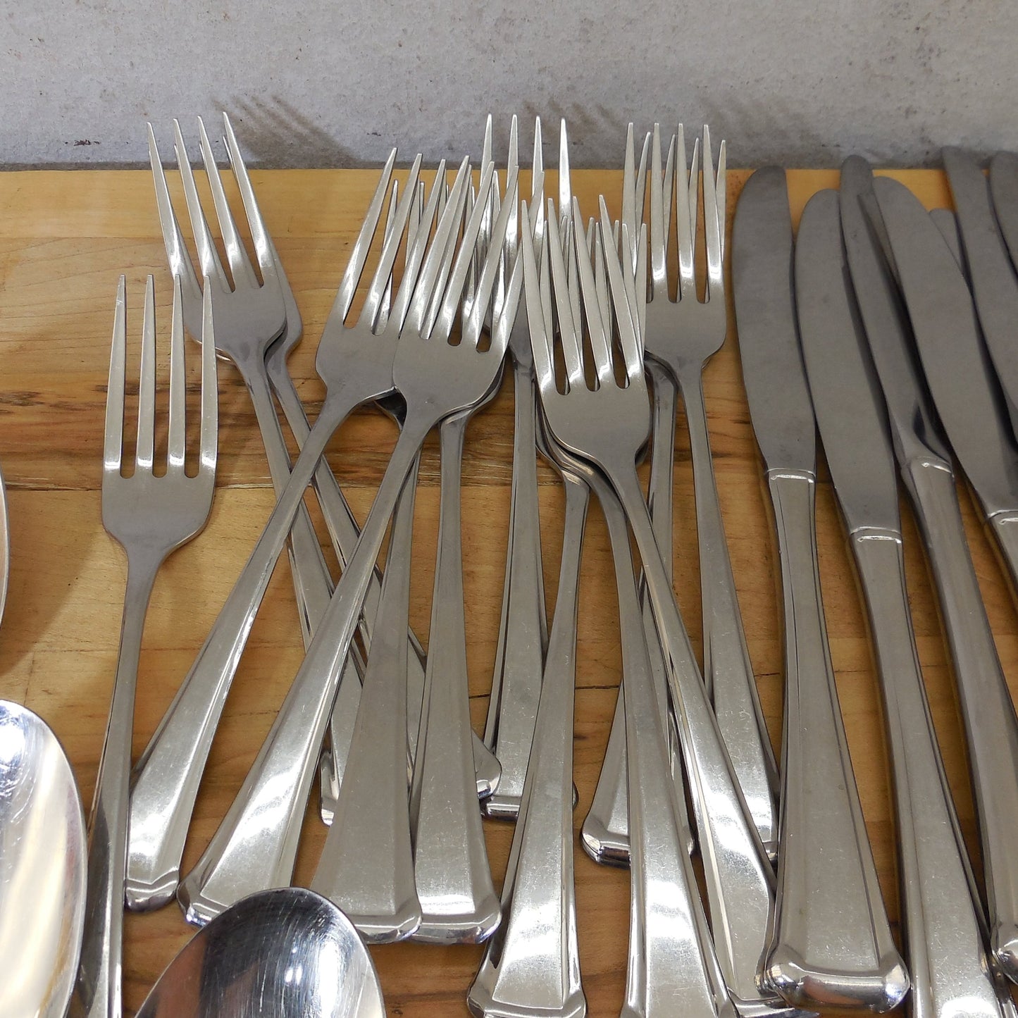 Oneida SSS Stainless Flatware Set 94 Pieces Aberdeen Maestro Etc.