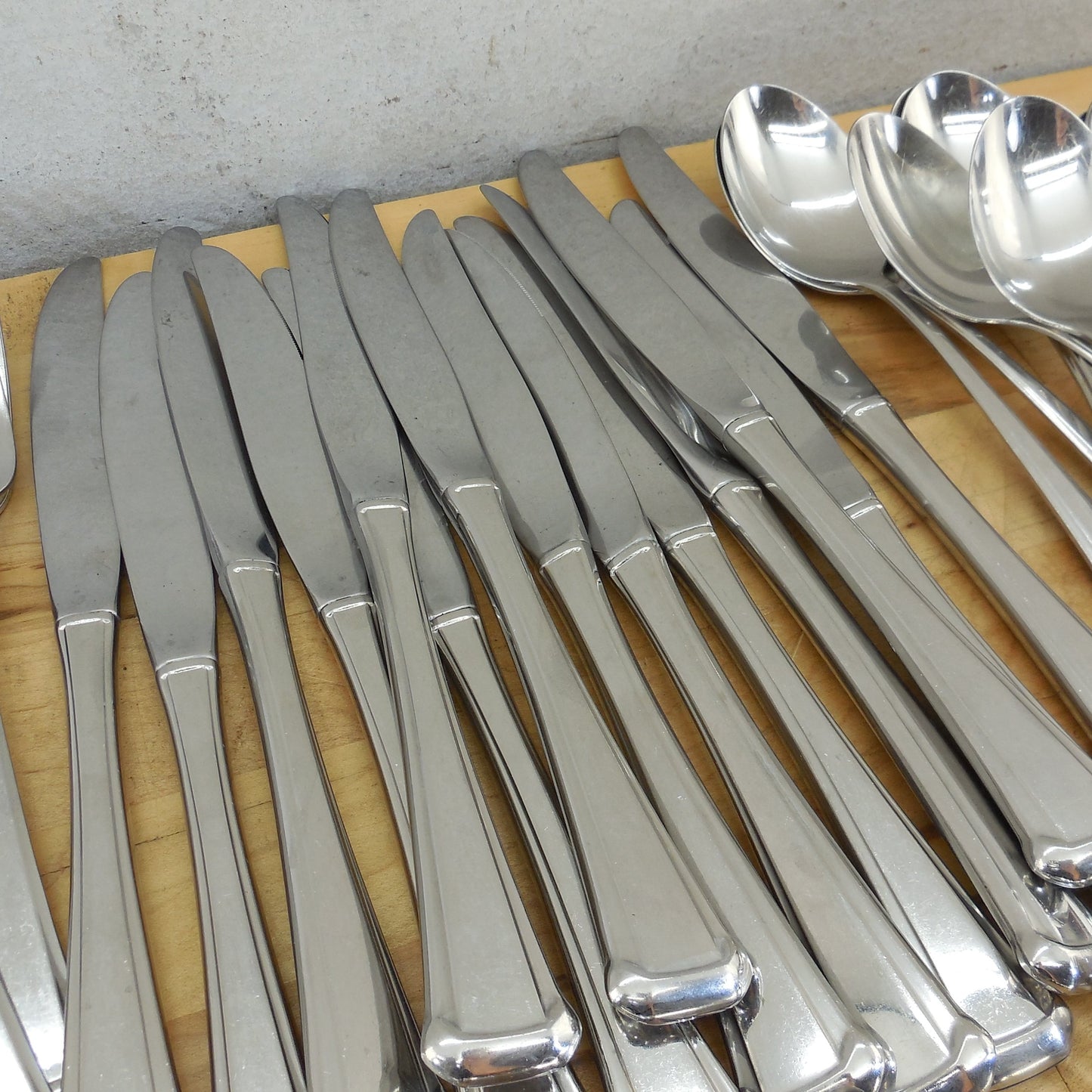 Oneida SSS Stainless Flatware Set 94 Pieces Aberdeen Maestro Etc. knife