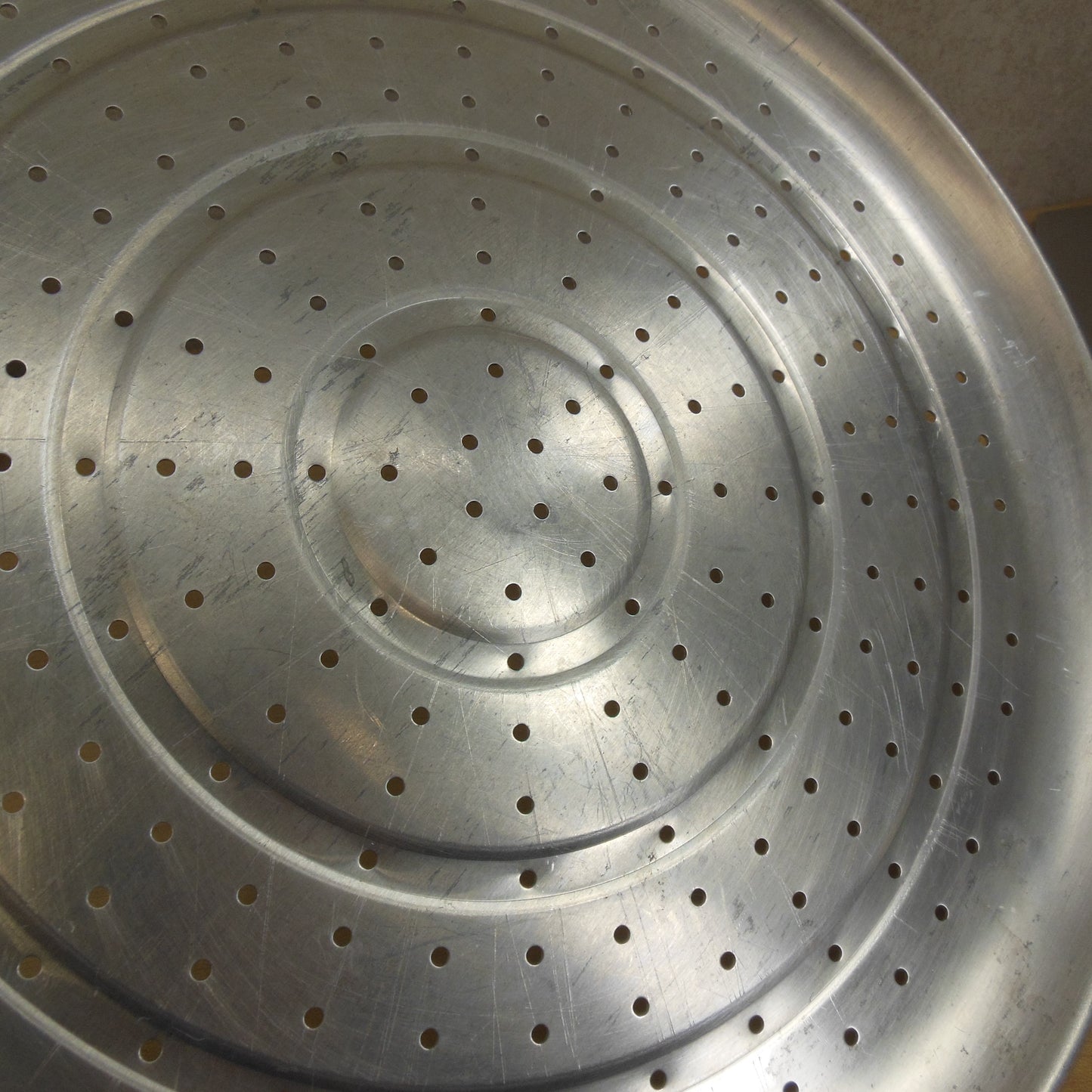 Ekco Perforated Aluminum Pizza Pan 13" & Bialetti Stainless Cutter Vintage