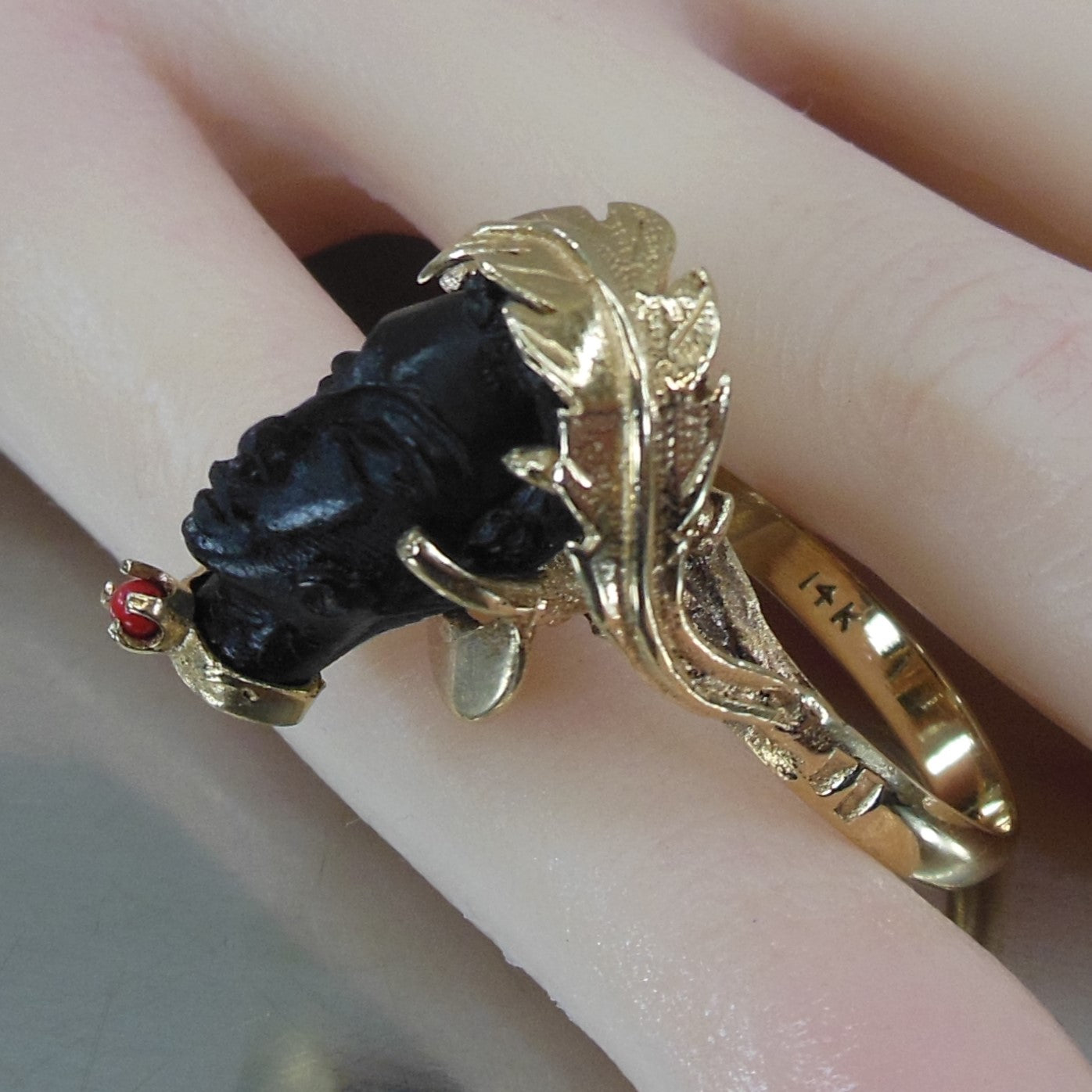 Blackamoor Vintage Figural 14K Gold Ring Coral Accent Size 7.75 Stamped