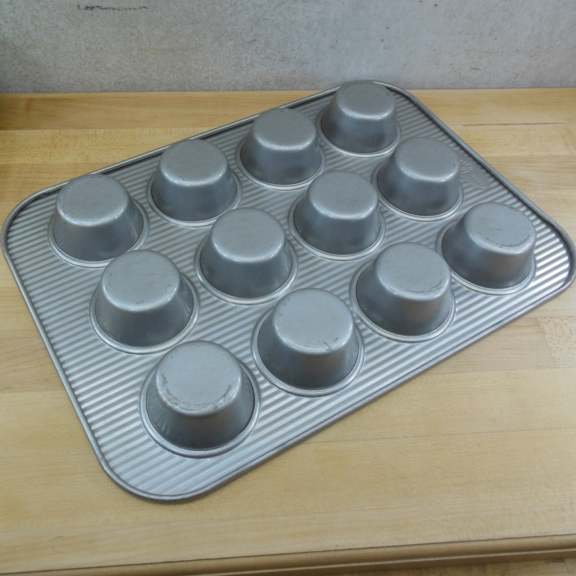 K.A.B. Co. USA Pan 12 Cup Muffin Popover Pan 11 x 16