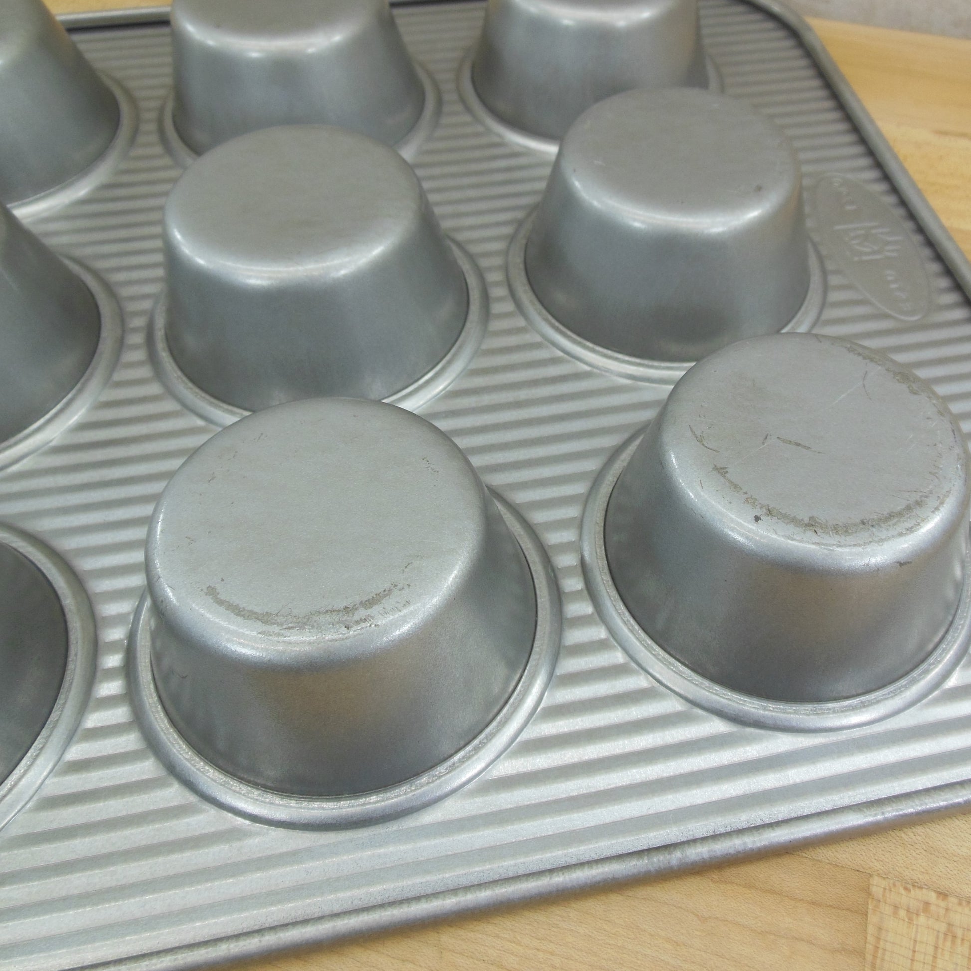 K.A.B. Co. USA Pan 12 Cup Muffin Popover Pan Bottom