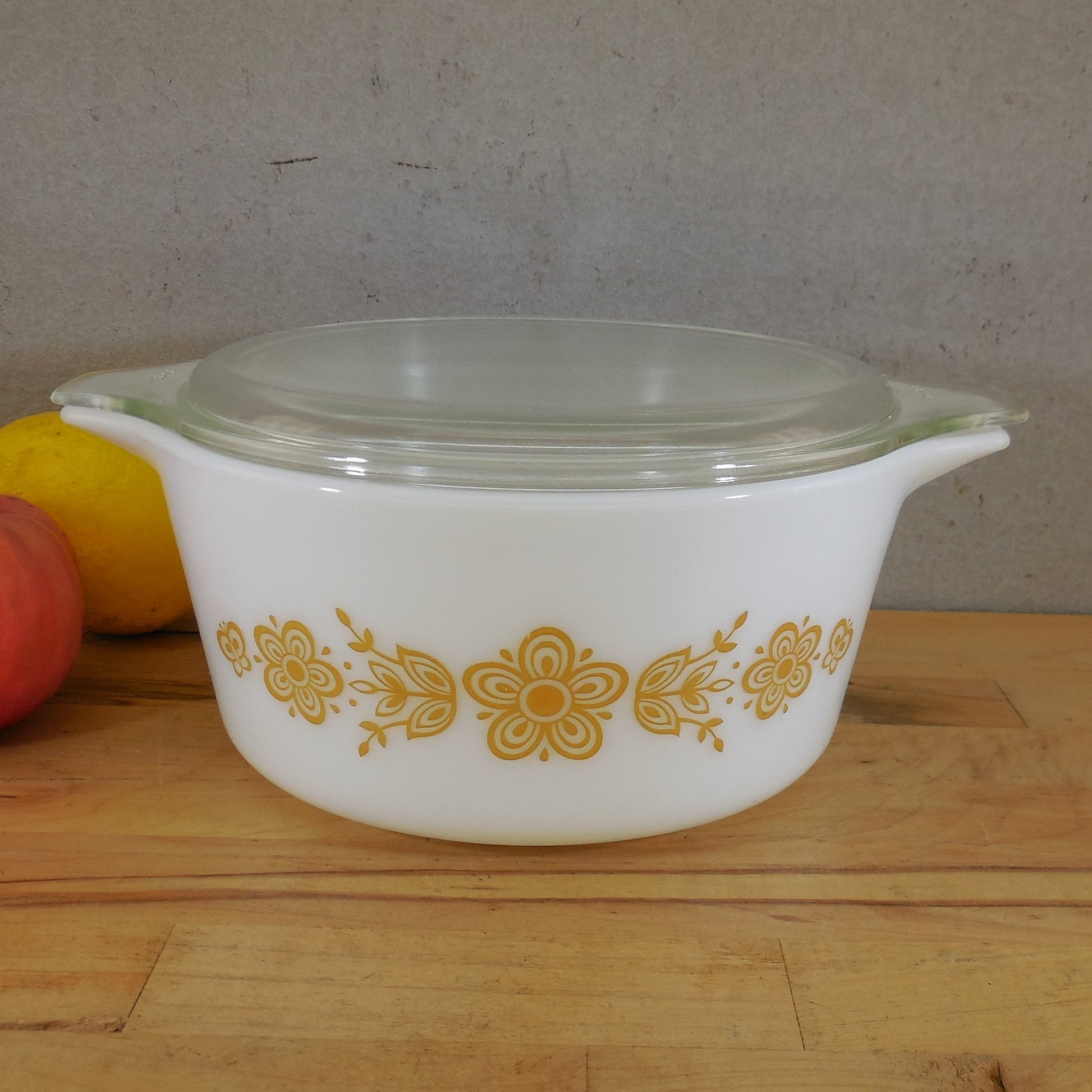 Pyrex Glass Butterfly Gold Lidded Casserole Dish 1.5 Qt. 474