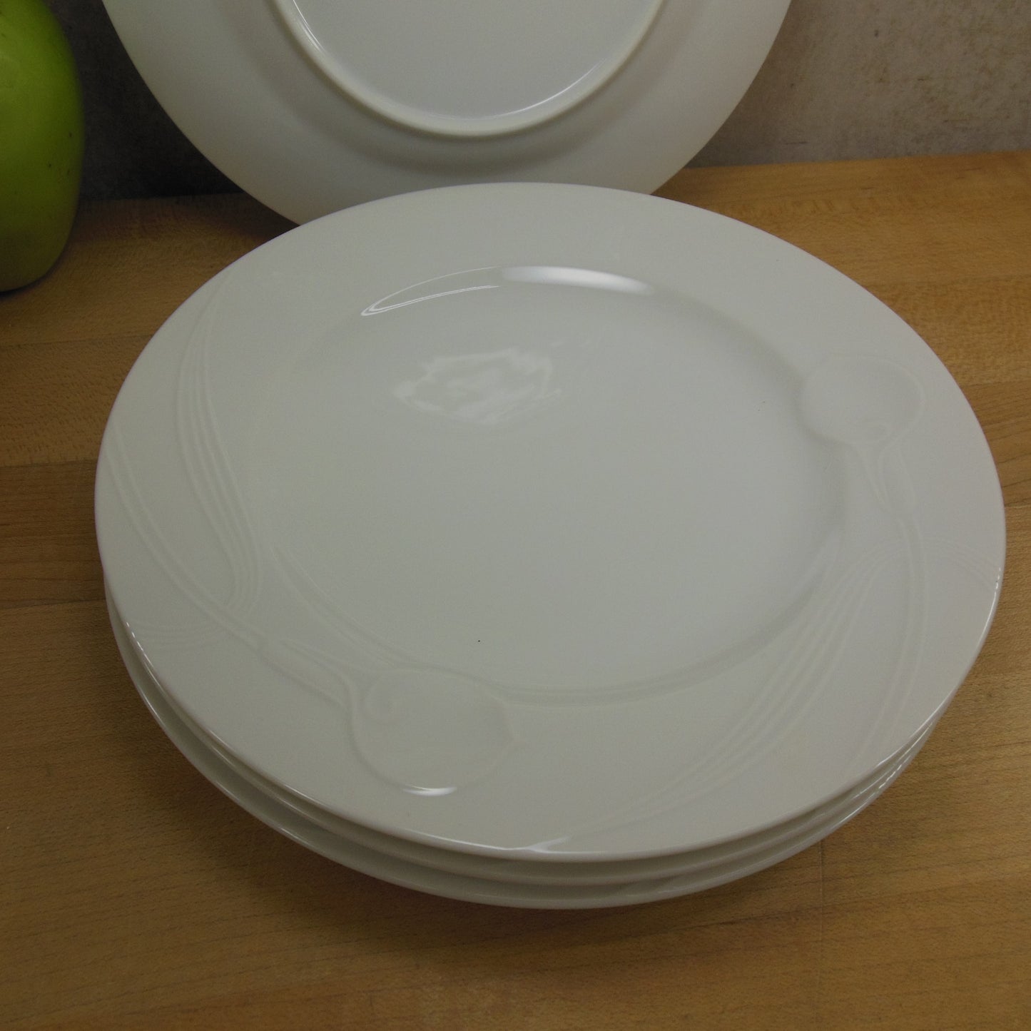 Mikasa Japan Classic Flair White Dinnerware - Bread Butter Plates 4 Set used