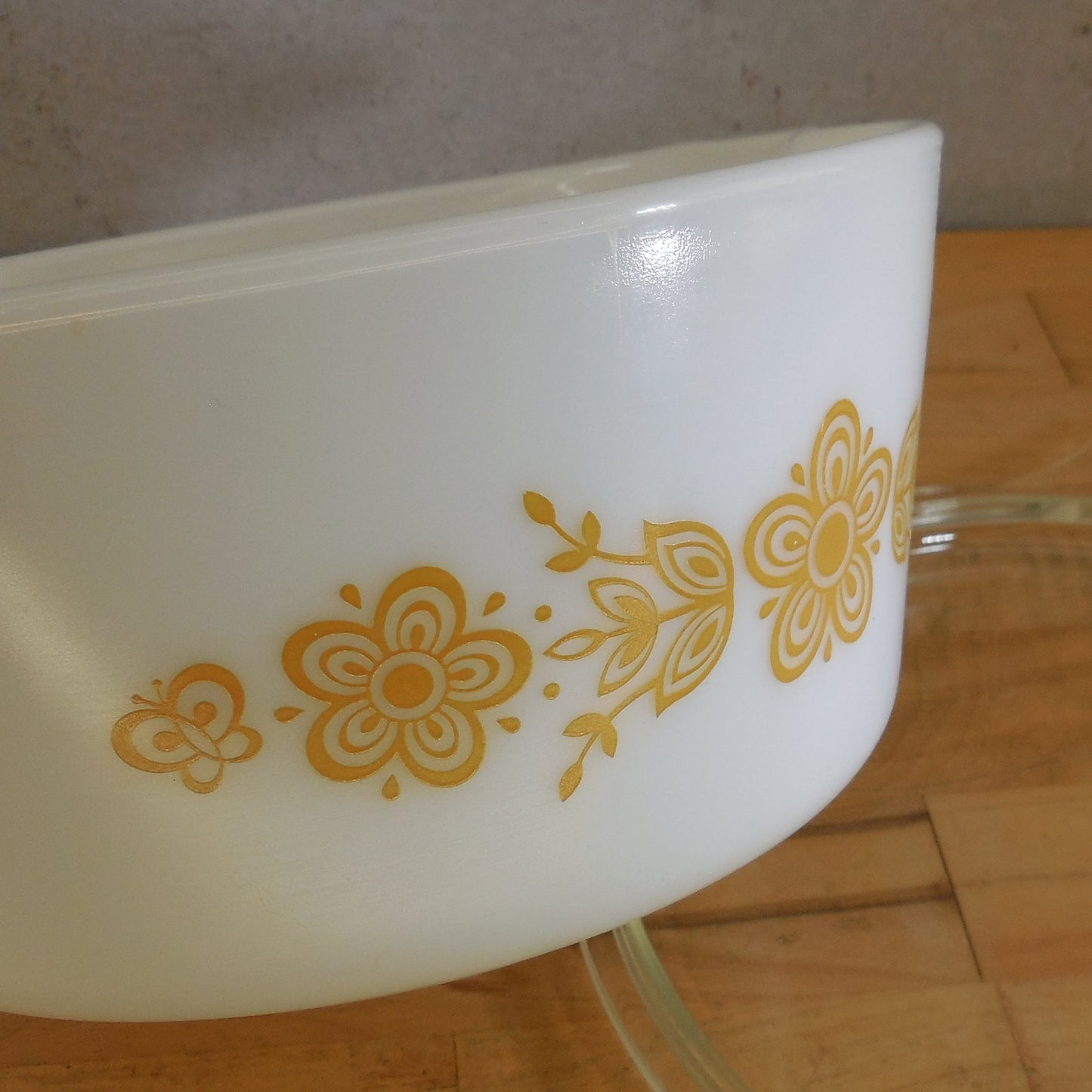 Pyrex Glass Butterfly Gold Lidded Casserole Dish 1.5 Qt. 474 vintage