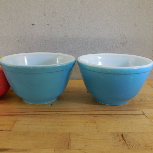 Pyrex Pair Glass Mixing Bowls Solid Primary Blue 1-1/2 Pint 401