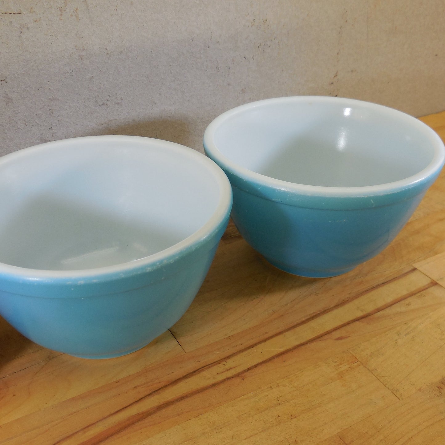 Pyrex Pair Glass Mixing Bowls Solid Primary Blue 1-1/2 Pint 401 Vintage